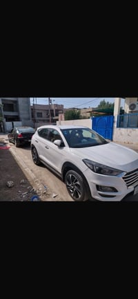 موديل ٢٠ خليجي سياره كلش نظيفه وجاهزه بدون دواخل بدون ايرباك مكانه حي ...