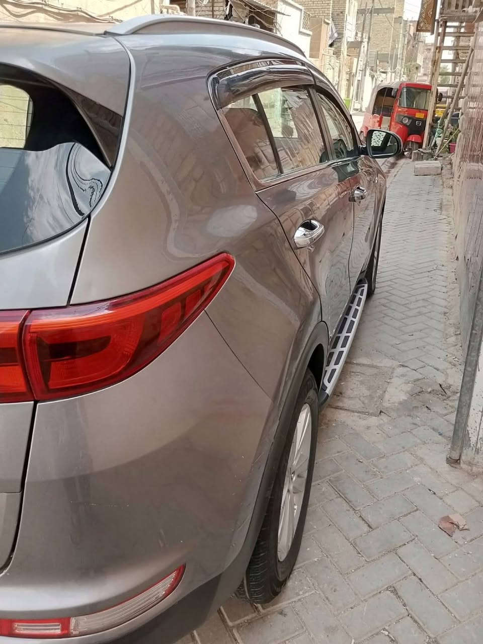 السلام  عليكم
للبيع او مراوس باحدث 
سبورتج وارد امريكي 2017حادث بس جاملغ وراجع نفسه والسياره ليبل واحد بيه صبغ بس بل جاملغ والباب مال السايق توحيد لون كير ومكينه مكفوله ماشيه 55 شاشه كبير كامره 
السعر: 150 
العنوان: بغداد مدينه الصدر 
رقم:***********
