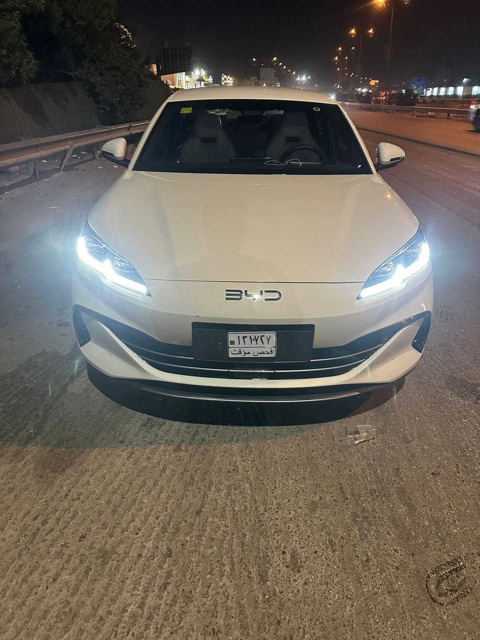 السلام عليكم..سيارة بي واي دي سيل6 موديل 2025ماشية 5000 متر يعني زيرو لون حليبي داخل ابيض جديده حساسات امامي خلفي كامره كل اتجاهات السيارة نازل بيها كل البرامج ومتحدثة اخر تحديث مع ملحقات كاملة متوفرة ومامستخدمات ابد تواصل *********** مكاني بغداد
