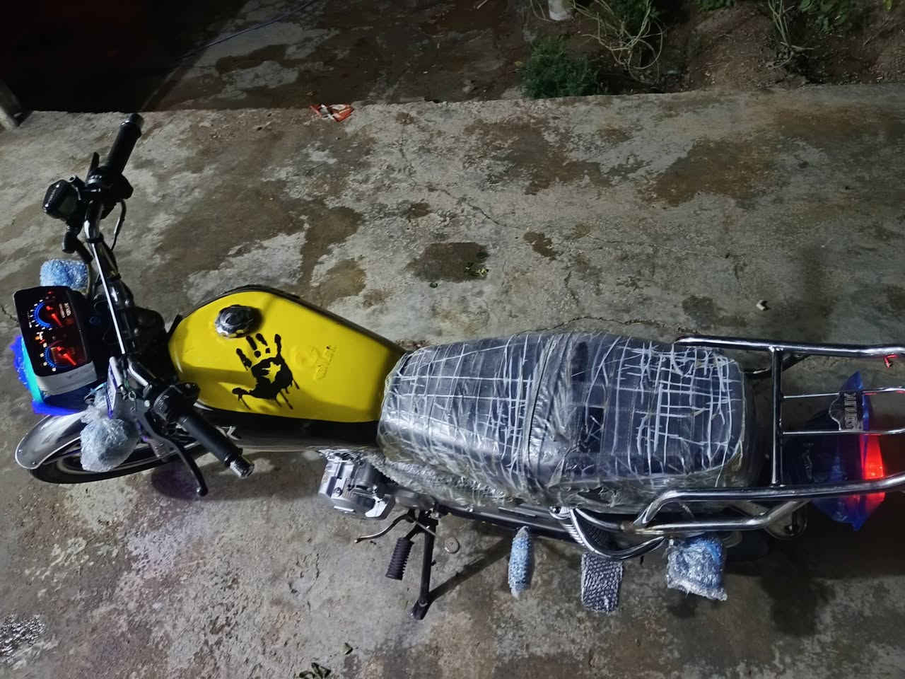 السلام عليكم شباب دراجه للبيع موديل 23 مكفوله اوراق اصولي.  تخم تاير جديد كهربائيات شغاله كلهاسعر خاص للاستفسار اتصال على الرقم***********
