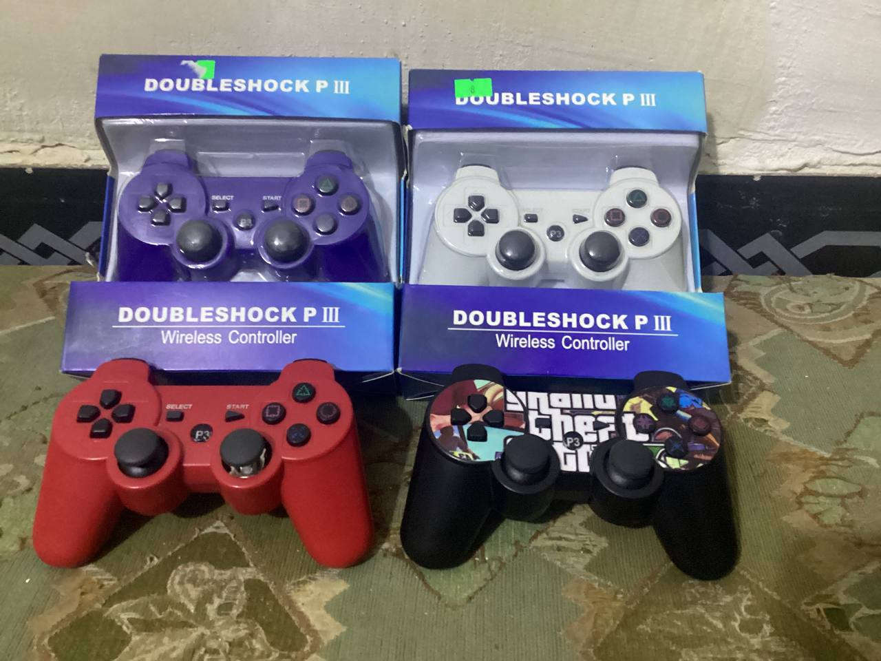 السلام عليكم بلي 3 للبيع  ماصارلي شهر من اخذته نظيف بعده جديد وياه هارد يحتوي اكثر من 60 لعبه واربع جوستيكات شغاله    السعر..175وبي مجال التواصل عل رقم ***********/*********** او يدخل خاص
