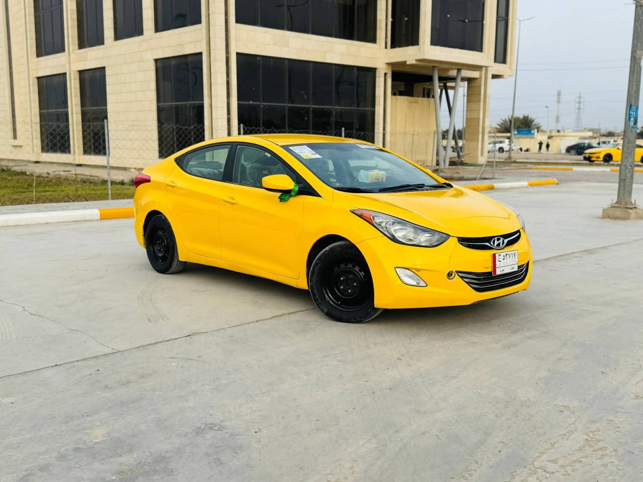 السلام عليكم
النترا مديل ١٣ رقم بغداد مصفره هيئه وغرامات مكينه وكير مكفولات تخم تاير تبريد ثلج حداديه جديده سياره نضيفه ضررها شخط بالباب الخلفي وسونار مرفق مع الصور السعر ١٠٨ وبيها مجال الشراي يجي خاص اتصال *********** مكاني كوت
