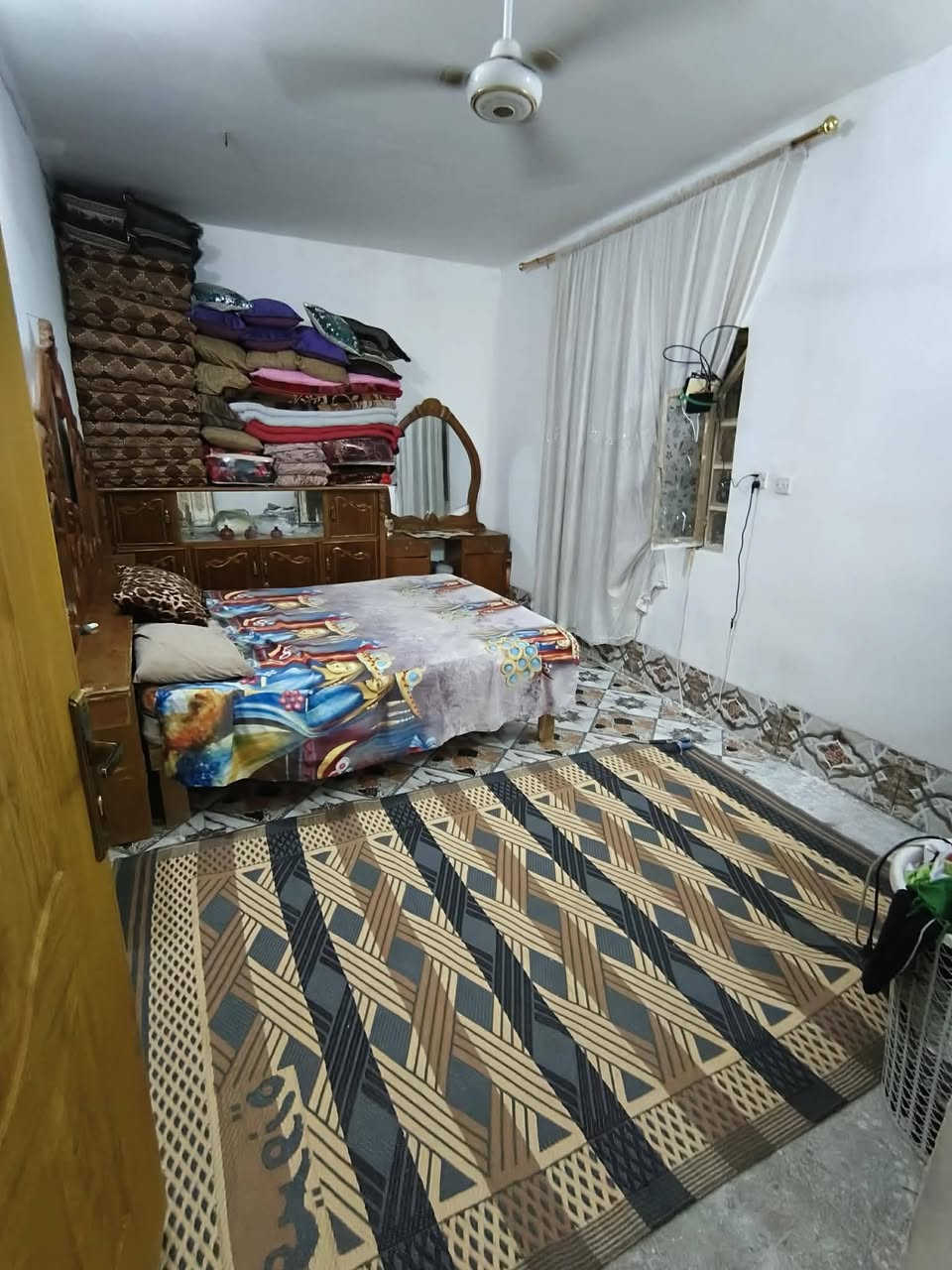 سلام عليكم بيت للبيع بل خان بني سعد بل عطشانه مو شارع المدرسه ثاني مساعت لبيت 200مسافت لغرف النوم 5طول لعرض 3ونص الاستقبال 7طول العرض 3ونص الصاله4ب4 المطبخ 4ب4 الإستفسار ع هاذه رقم***********
