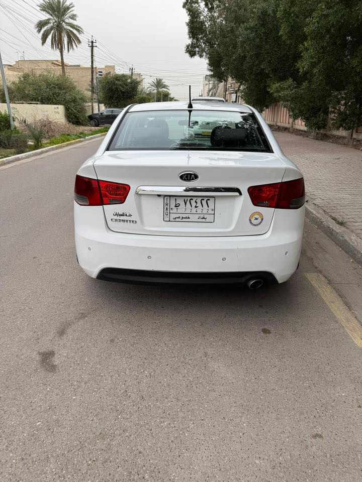 سلام عليكم عندي كيا سيراتو خليجي موديل 2012 محرك 1600 ماشيه 188 الف بيه سونار مرفق بل صور السعر 85 بيه مجال بسيط مكان بغداد حي العدل ***********
