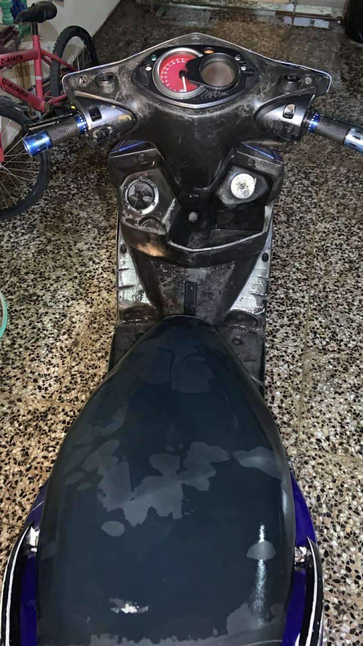 سلام عليكم
للبيع سكنس فحل نوزل دراجه ناشفه وحلوة مكينه ناعمه ونظيفه لا تبخير لا نضوح
رايدها ب٦٠٠ الف 
مكاني بغداد الدورة 
***********
