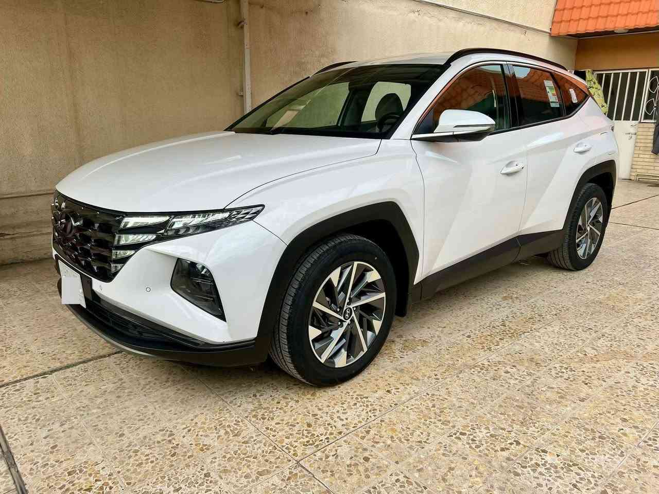 هونداي توسان خليجي موديل 2023  محرك 2000 دوش ماشيه 21 الف كيلو مواصفات بصمه كشنات كهرباء شاشه جبيره تبريد قطعتين كشنات جلد بردات خلفيه تشغيل عن بعد  رقم بغداد  السياره بيها تكحيل كد اصبعين بالدعاميه الاماميه وشخوط بالصبغ اثر طخه بالباب الخلفي عكس السايق السعر 215ورقه
الرقم***********
