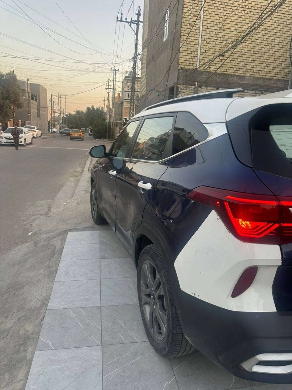 السلام عليكم ورحمه الله كيا سيليتوز 2021 وارد أمريكي حادثه جاملخ  من جه السايق والبنيد مبدل والباب بي ربعه بارد  محرك 2000 دوش فئه S
 المواصفات
1 كراسي جلد ومخمل
2 تدفأه بالكراسي
3 اربع مودات تحكم smart sport ego normal
4شاشه
5كامره خلفيه
6لونين
7مانع تزلق
8مري كهربائيه
السعر 150 وبيه مجال بسيط
الرقم ***********
