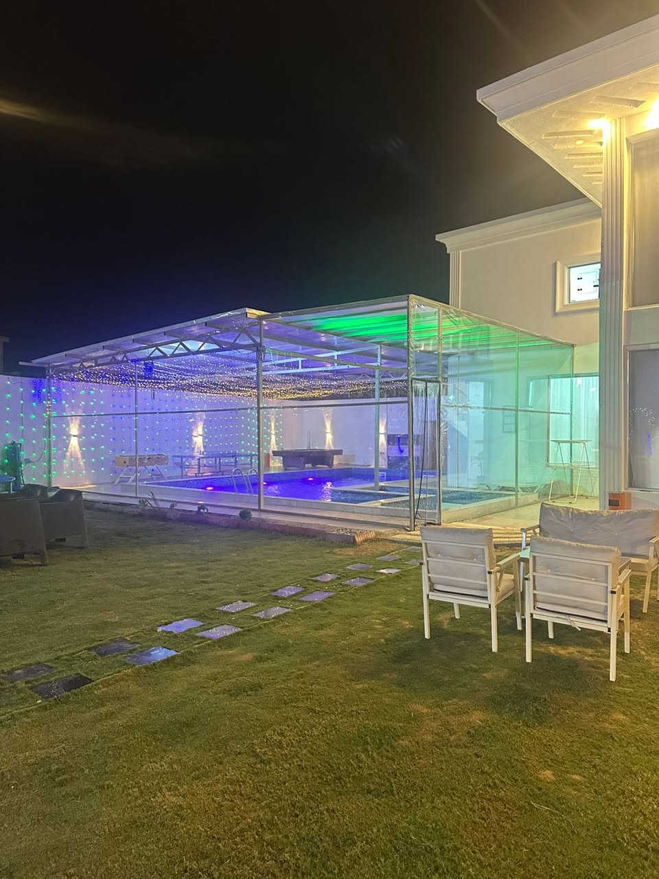 مزرعة للأيجار اليومي ✨

وتعمل بنظام الشفتات ✨ 

1️⃣الشفت الاول الصباحي :- من الساعة 10:00 صباحاً الى الساعة 6:00 مساءً 

2️⃣الشفت الثاني  المسائي :- من الساعة 8:00 مساءً الى الساعة 7:00صباحاً 

3️⃣يوم كامل من الساعة 10:00صباحاً الى الساعة 7:00صباحاً () 

‼️يتم الحجز عن طريق دفع العربون فقط 

وفي حال الغاء الحجز لايتم استرجاع العربون

🌺✨ للحجز والاستفسار✨🌺

*********** للحجر واتساب 

بغداد - الدورة - البوعيثة
