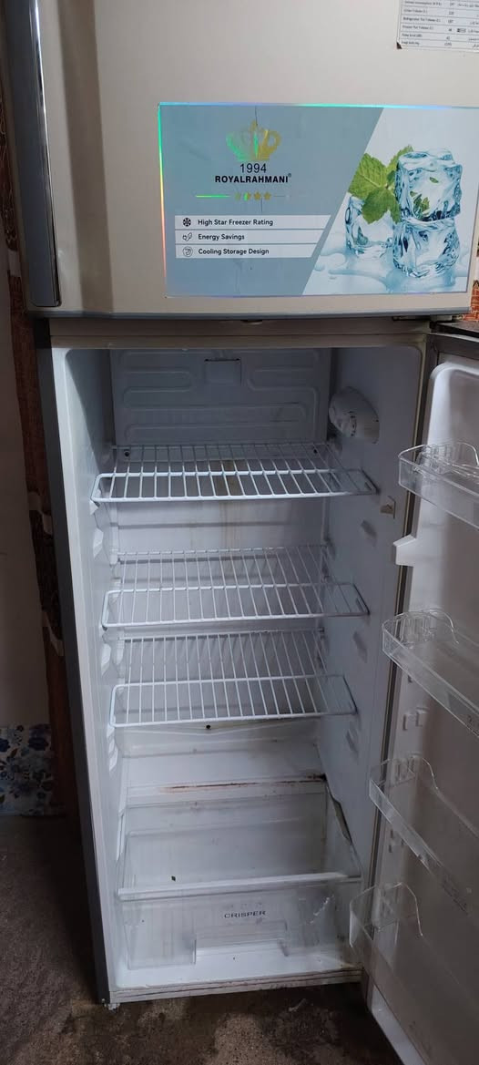 ثلاجه للبيع نوعيه رويال الرحمن نظيفه حيل استعمال قليل مواصفاته موجودة بالصورة سعرها 200 وبيها مجال اتصل او تعال خاص ***********
