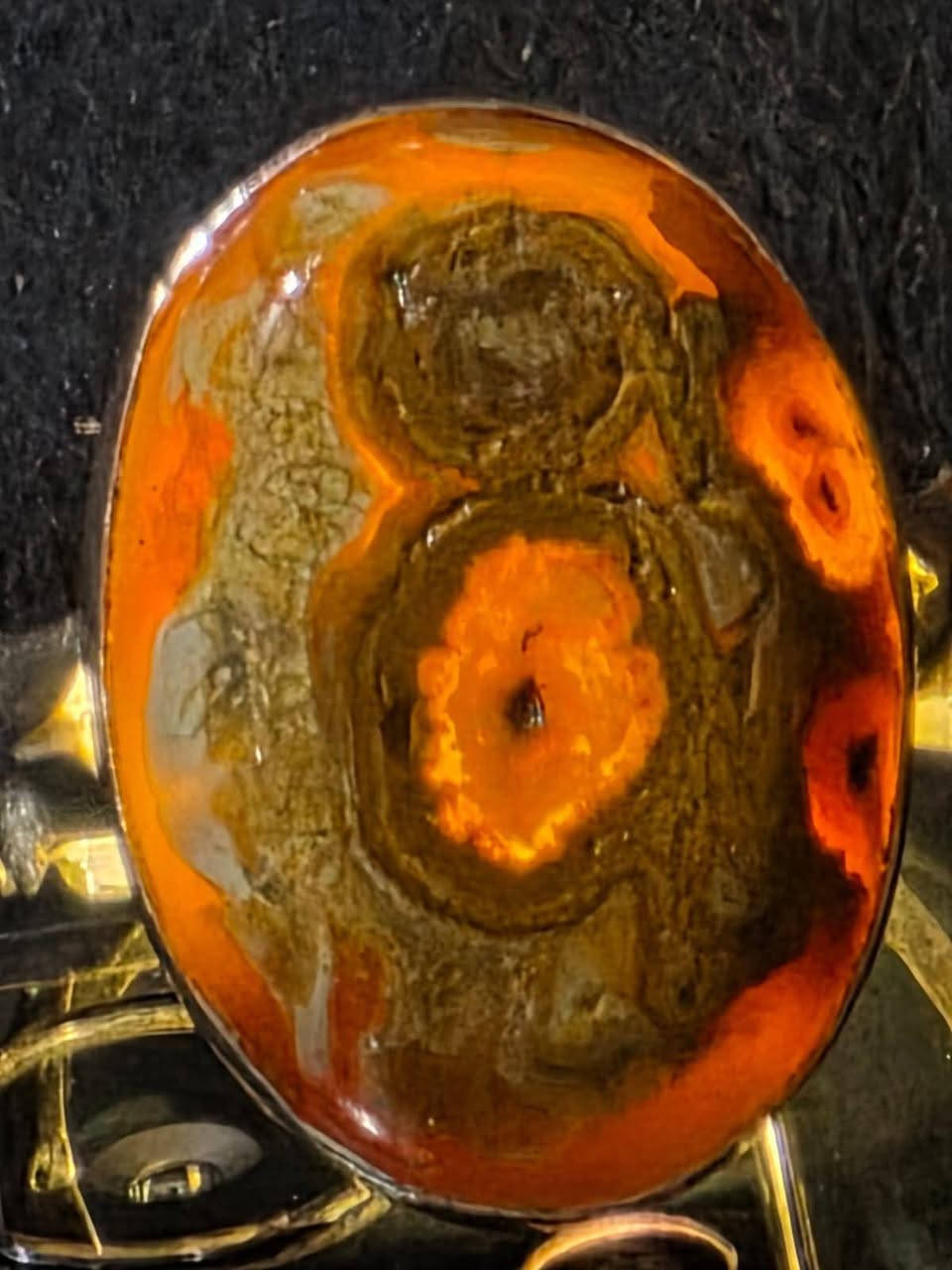 خاتم.داوودي مروكب بسلطاني  قديم جدا من اندر الحجار خاتم نوادر قوي جدا وحجر قديم داوودي مروكب بسلطاني لون غريب صياغه فضه اصلي صياغه نجفيه صياغة علي عنوز مكشوف مناميا ومروحن ومنجم خاتم خطوط محبه قويه جدا جدا تقارب تهيج عقد لسان طاعه خضوع تسهيل امور جاها وجاها تواصل خاص او واتساب ***********
