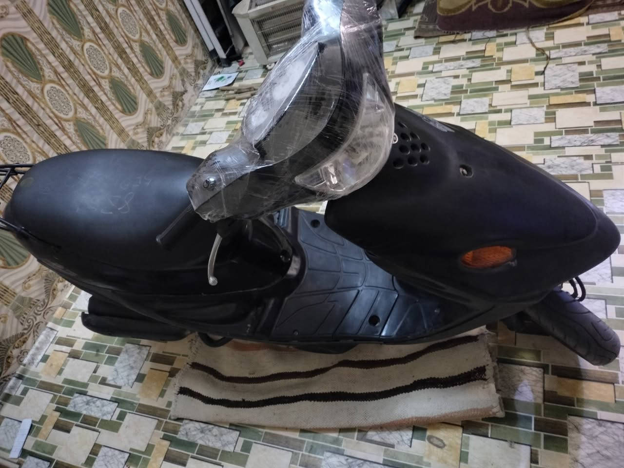 سلام عليكم ورحمة اخوان هاي بيجي تسع زروف لبيع دراجته نضيفه وناعمه ما مفتوحه أو ملعوب بيها كلشي بيها شغال ما عدا عداد سرعه واير مقطوع تشغل سلف وهندر دراجته نظافتها حلوه سعرها 350وبيها مجال لشراي مكاني بصره حي شرطه مقابيل حيانيه شارع طاك رقمي ***********
