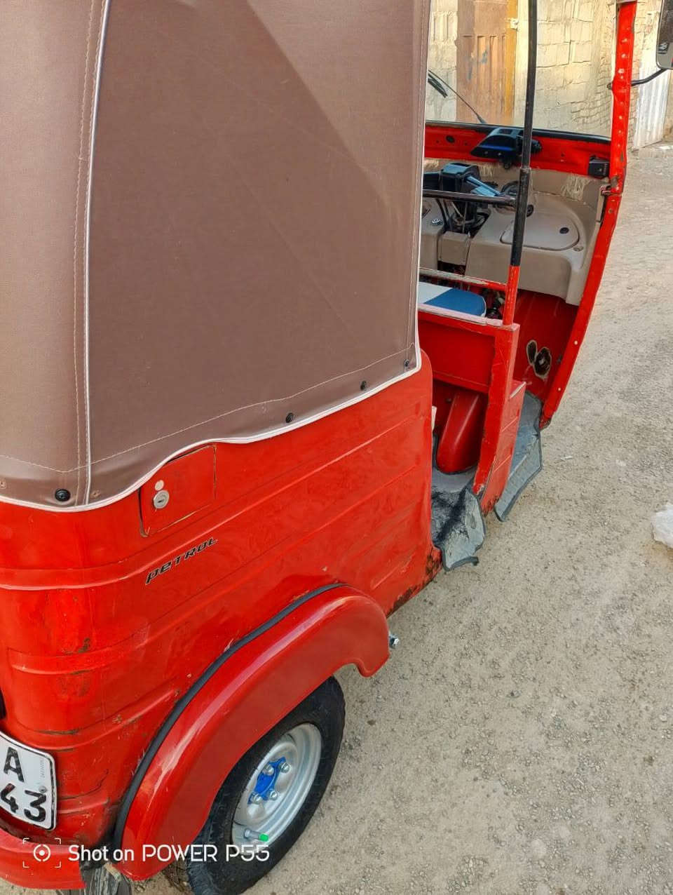 السلام عليكم ورحمة الله وبركاته توك توك للبيع موديل 18 نضيفه ابلاديه محرك 20 السعر 5500 الهاتف ***********
