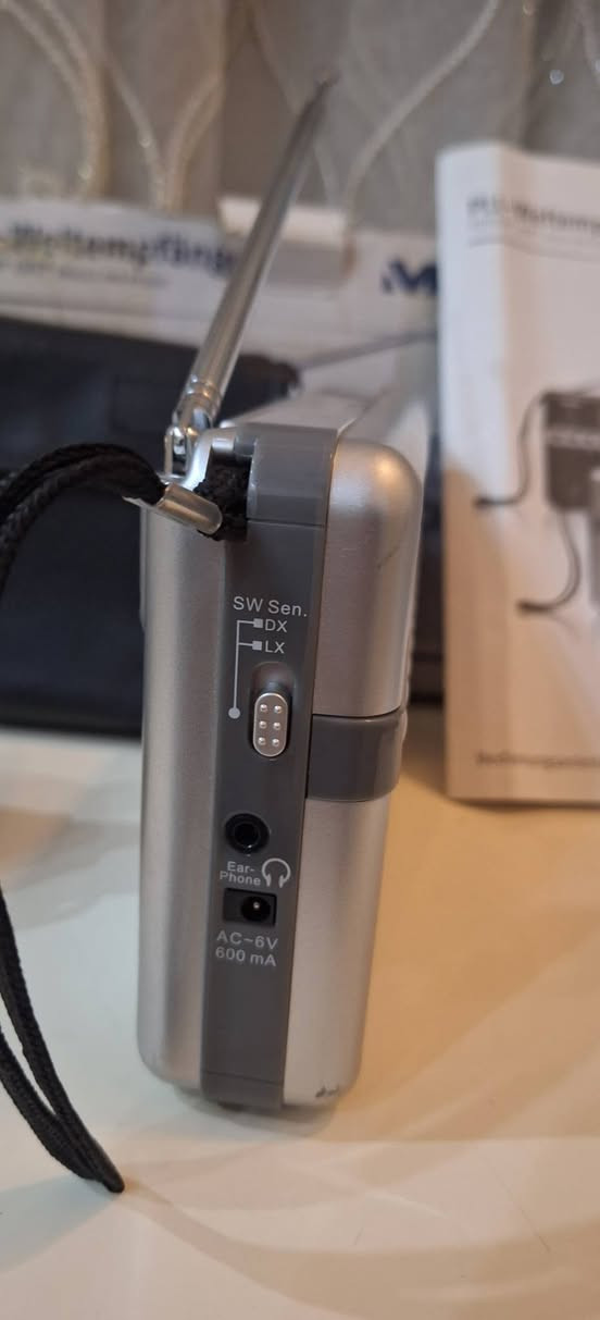 رادیود جیتال میدیون الماني اصلي نضیف جدا   یعمل علی ٤باتري قلم 
انتاج سنة 2010 موجات رادیو 
FM  MW  SW  LW
توصیل   للحجز مراسلة الصفحة او مراسلة واتساب على الرقم ***********
