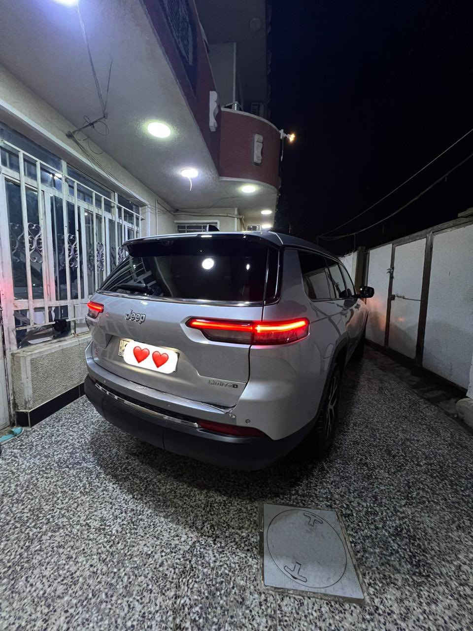 جيب شيروگي فئة لمتد  Limited  موديل 2024 ضرر بسيط بدون صبغ بدون تبديل بدون دواخل   مواصفات 
1-كامرا خلفية
2-سقف بانوراما 
3-صندوق كهربائي 
4-التحكم على المنحدرات 
5-كاميرا 360
6-مستشعر وقوف
7-تدفئة تبريد المقاعد الأمامية 
8-بصمة دخول الأبواب الأربعة 
9-مراقبة النقطة العمياء
10-نضام فرملة الطوارىء 
11-8وسادة هوائية 
12-تشغيل على بعد 
 بعد بيها مواصفات اخوان ما اريد اطيل عليكم معروفة فئة لمتد السعر 320$ وبيها مجال للطيبين  
السيارة باسمي رقم بغداد  
الرقم الهاتف  / ***********
