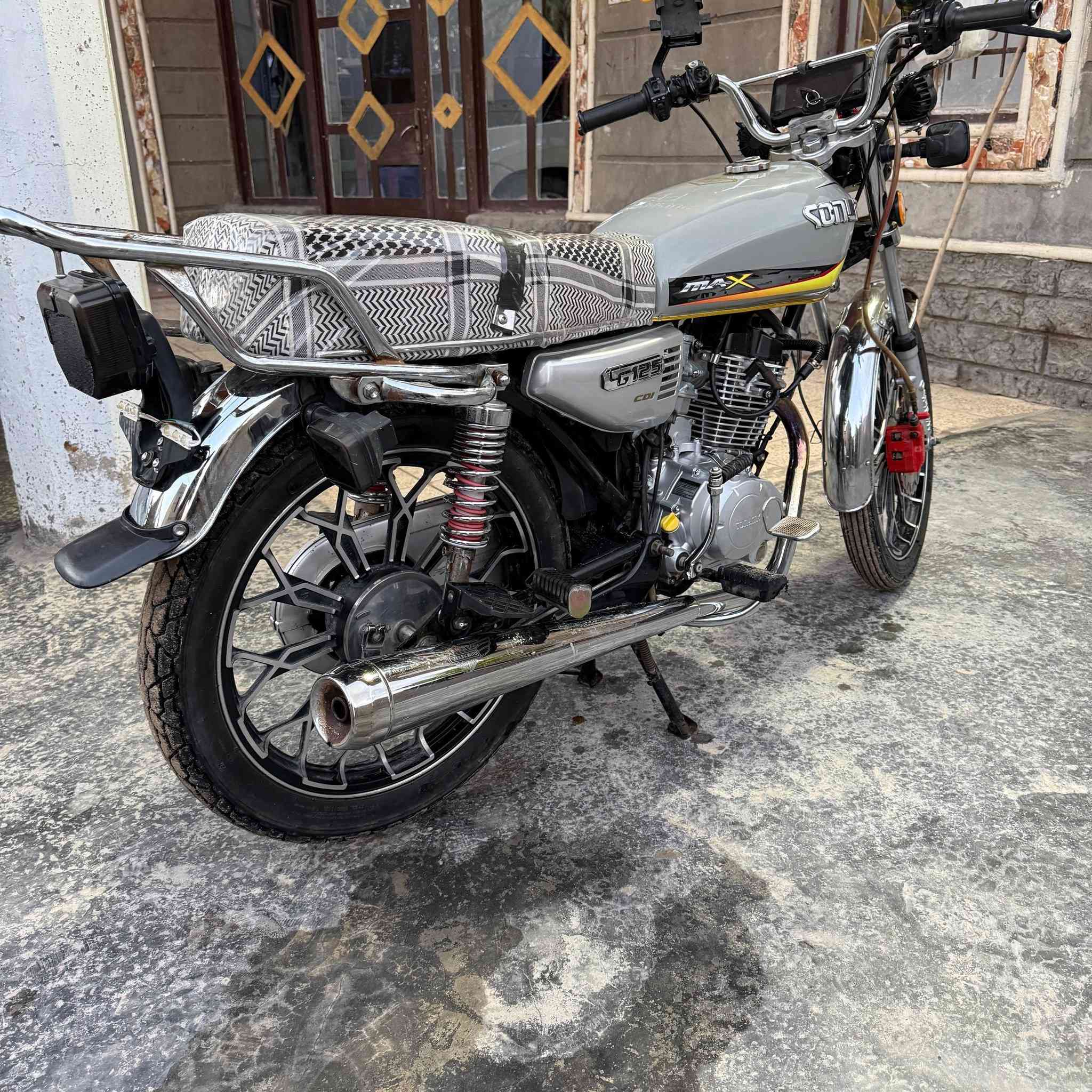 سلام عليكم 
دراجه سيفان سونك الاصلي موديل 24 اوراق 
دراجه حلوه وتخبل مكينه ما مفتوحه 

السعر / 725
العنوان/ بابل محاويل 
رقم تواصل / ***********
.
