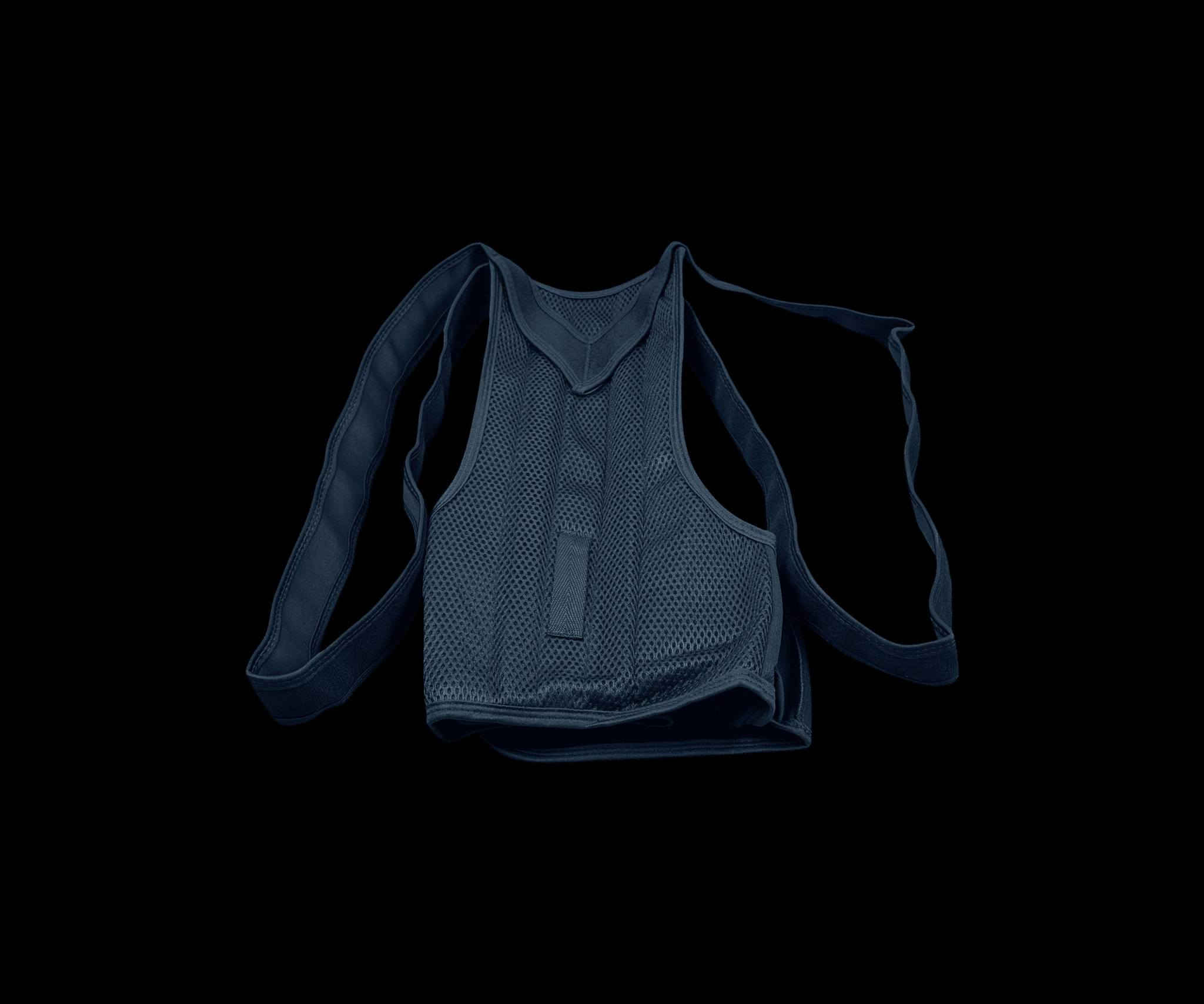 الاستخدامات

تصحيح وضعية الجلوس والوقوف وتقليل الانحناء الأمامي للظهر

دعم العمود الفقري والكتفين أثناء العمل المكتبي أو استخدام الهاتف لفترات طويلة

المساعدة في تخفيف آلام الظهر العلوي والرقبة الناتجة عن الجلوس الخاطئ

تحسين المظهر العام للجسم وإبقاء الكتفين بوضعية مستقيمة

مناسب للاستخدام اليومي في المنزل، العمل، أو أثناء المشي

المميزات

تصميم طبي داعم للظهر والكتفين يساعد على إعادة الجسم للوضعية الصحيحة بشكل تدريجي

مقاس ثابت 3XL مناسب للأجسام الكبيرة ويوفر تغطية ودعمًا واسعًا لمنطقة الظهر

أشرطة كتف قابلة للتعديل لضبط مستوى الشد حسب الحاجة والراحة

حزام خصر عريض يمنح ثباتًا إضافيًا ويمنع الانزلاق أثناء الحركة

قماش شبكي قابل للتنفس يقلل التعرّق ويضمن راحة طويلة أثناء الارتداء

خفيف الوزن وغير مزعج يمكن ارتداؤه تحت الملابس بدون ملاحظة

خياطة قوية وعملية مصممة للاستخدام اليومي المتكرر

مناسب للرجال والنساء (Unisex)

الملاحظات

المقاس ثابت 3XL (غير قابل للاختيار بمقاسات أخرى)

يُنصح بالبدء بارتدائه لفترات قصيرة يوميًا ثم زيادة المدة تدريجيًا

لا يُستخدم أثناء النوم

المنتج مساعد وداعم وليس بديلاً عن العلاج الطبي في الحالات المتقدمة

السعر 24000
توصيل جميع المحافظات مجاني 
للحجز  عن طريق واتساب
***********
***********
