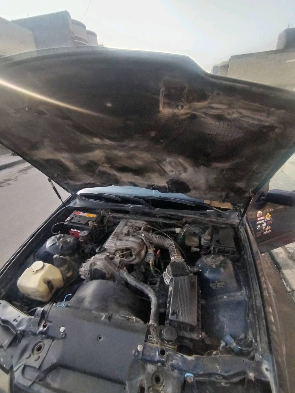 سياره Bmwقصر 336E موديل 91سنويه لل30اي نقص مابيه اترايك وين متريد السعر خاص ***********