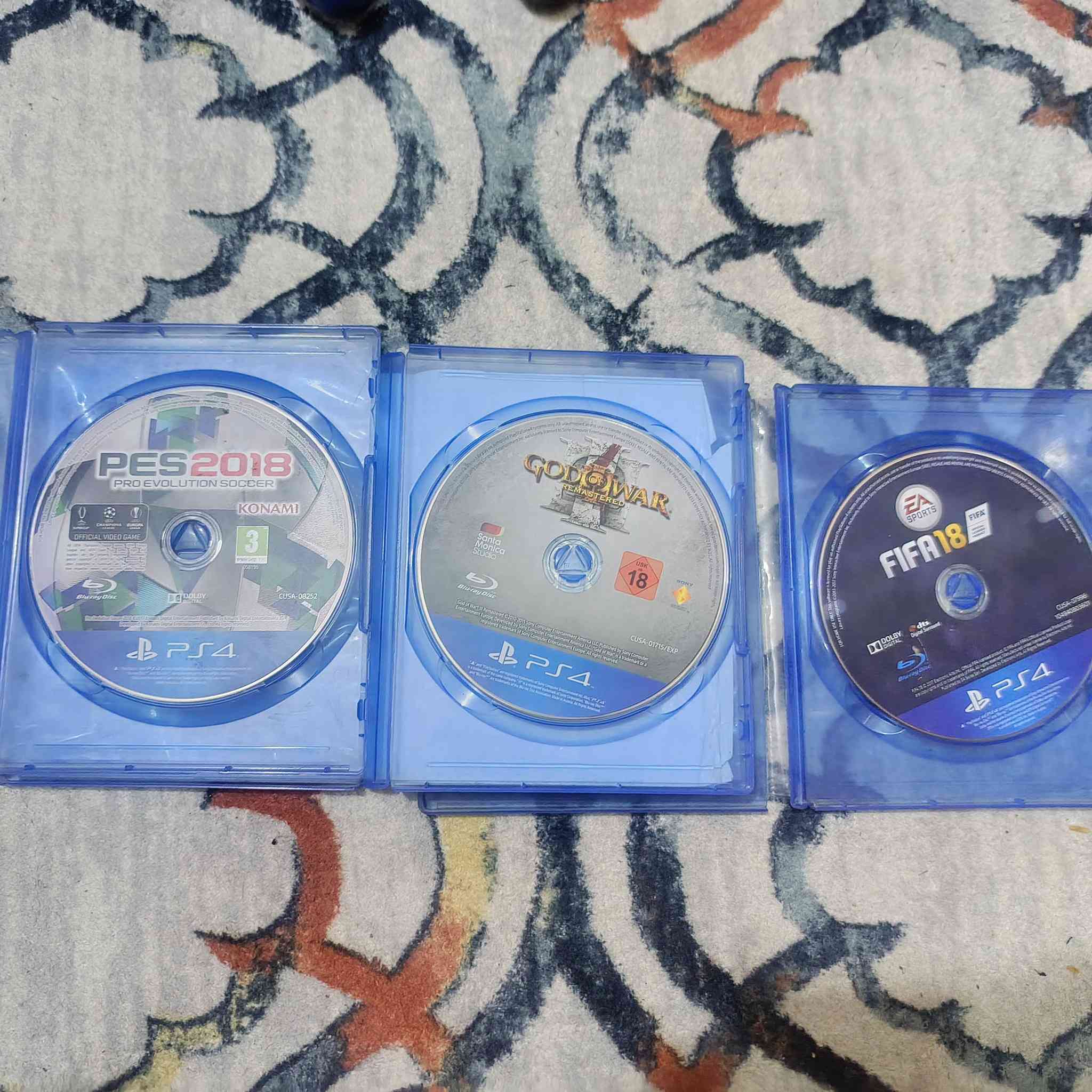 سلام عليكم من رخصه الادمن بلي 4 كامل الملحقات مع 3 جوستك 3اقراص فيفا 18 وبيس 18 واله الحرب جزء 3 تجي تشوف وتفصح براحتك سعر 255 وشراي يدلل هذا رقمي ***********
