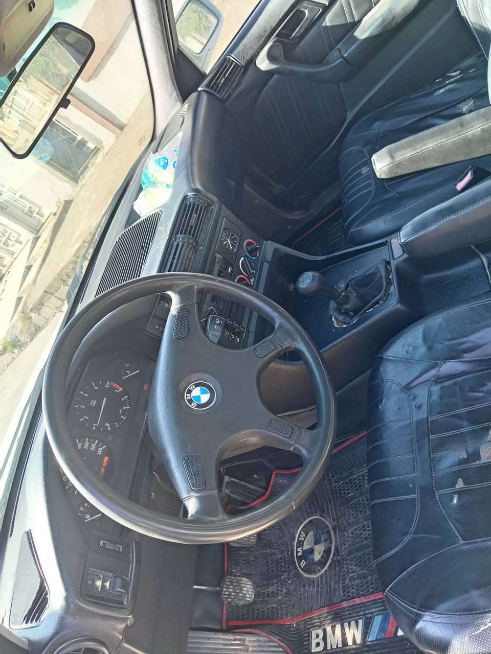 السلام عليكم بي ام البيع موديل 1991 حجم ٥٢٠ كبس رقم نينوى انكليزي كابون بانزين سعر ٥٣ بيها مجال رقم الموبايل *********** اسيا ***********
