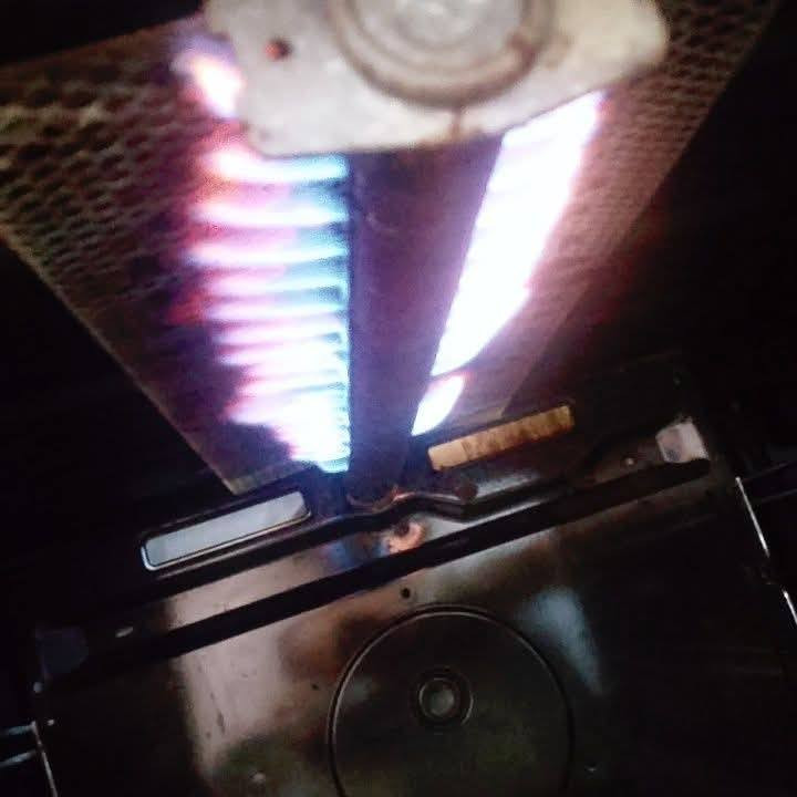 كريازي مصري اربع مشاعل شغال ونظيف ناره حلوه سعره 100 قفل بدون عمله مكانه نجف حي الرحمه رقم الموبايل ***********
