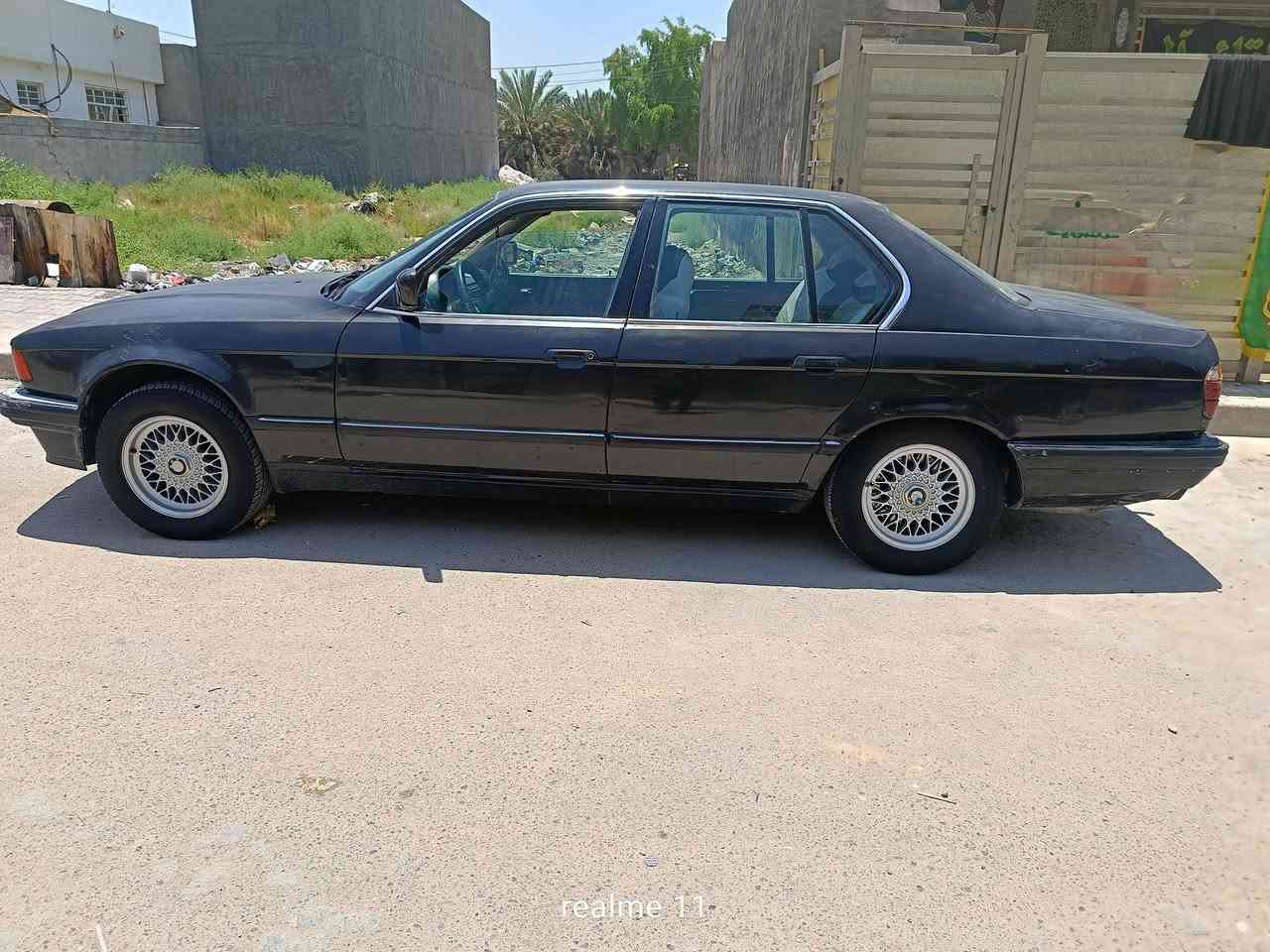السلام عليكم للبيع او مراوس 735 موديل 1991 رقم انبار شرط التحويل مكينه وكير وصدر وتخم تاير باتري كله جديد ايرفلو جديد منضومه بانزين جديدة بلكات نوزلات كله جديد سيارة جاهزة من كلشي تبريد نقص غاز بس مكاني بغداد المحمودية السعر 35 وبيها مجال بسيط ***********////*********** كورك بي واتساب
