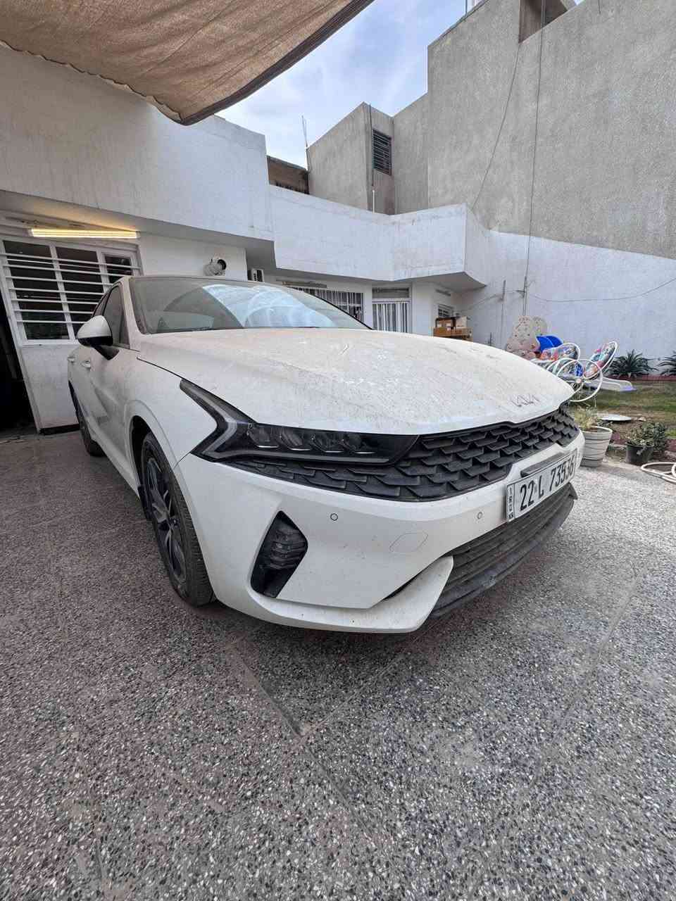 السلام عليكم رمضان كريم 
كي فايف K5 2023 خليجي وكاله نم ام الضمان فول 
السياره جديده بمعنه الكلام واستخدام شخصيه 
ماشيه 23 الف حقيقي السياره باسمي شخصيه 
السعر :21500$وبيها مجال 
مكاني : بغداد الاعضميه
للاتصال:***********
