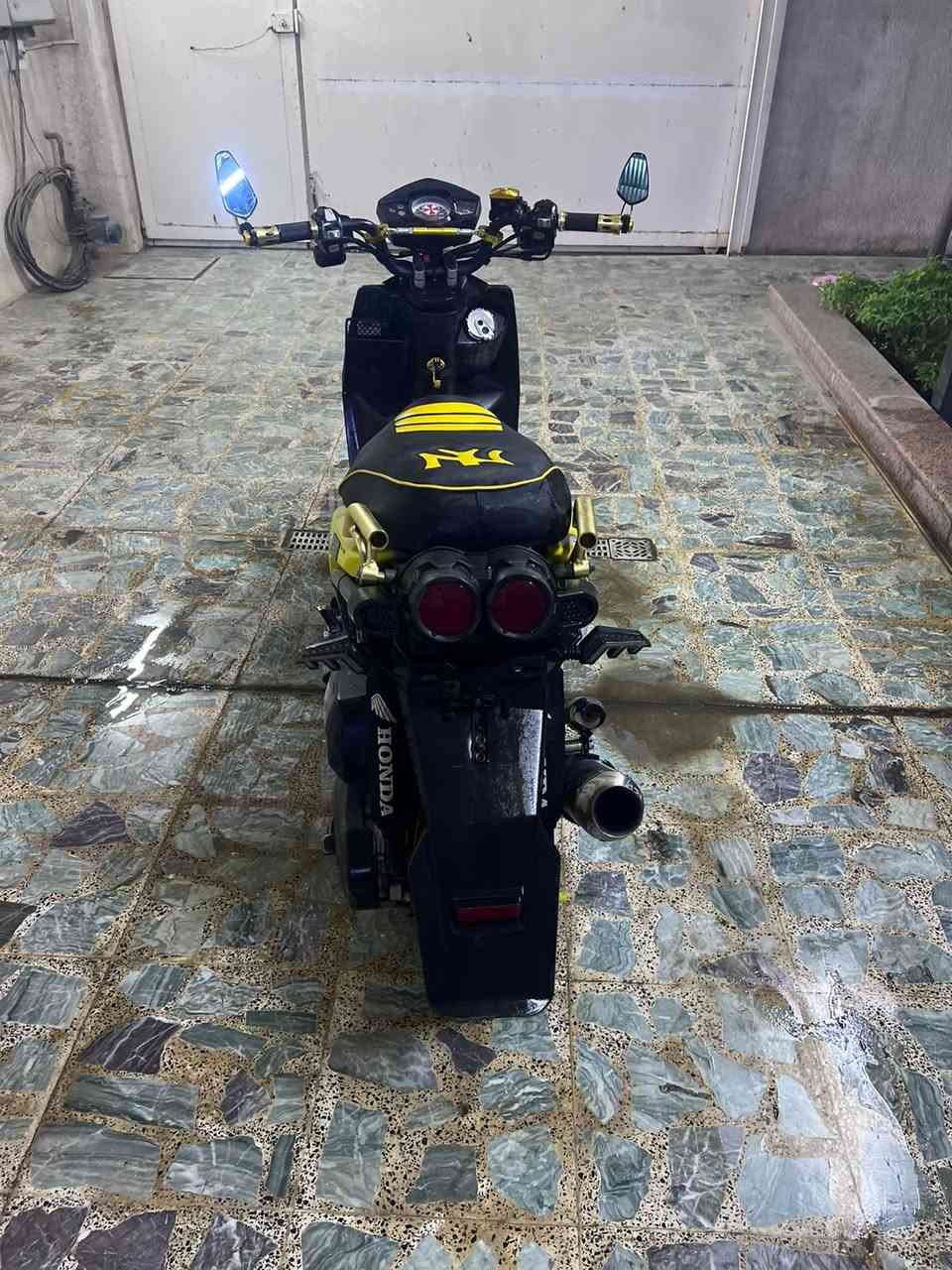 سلام عليكم  للبيع سكنس جبلي
موديل 2008 كفاله عامه ختم واحد كفار ومكينه 
الدراجه مكينه بلاديه تزويد خارجي اصلي 
الدراجه لون مميز اصفر ليموني 🍋🍋
صالنصه رياضي كاربون ياباني اصلي 
كشن رياضي دبل رياضي 
اشاير خلفيه رياضي 
نشره مخفيه علا طول الدراجه 
مري رياضي 
وبعد بيه تزويد مثلا ماوضحت بل صوره 
السعر 1500 مليون ونص 
وبيه مجال 
مكاني بغداد
***********
