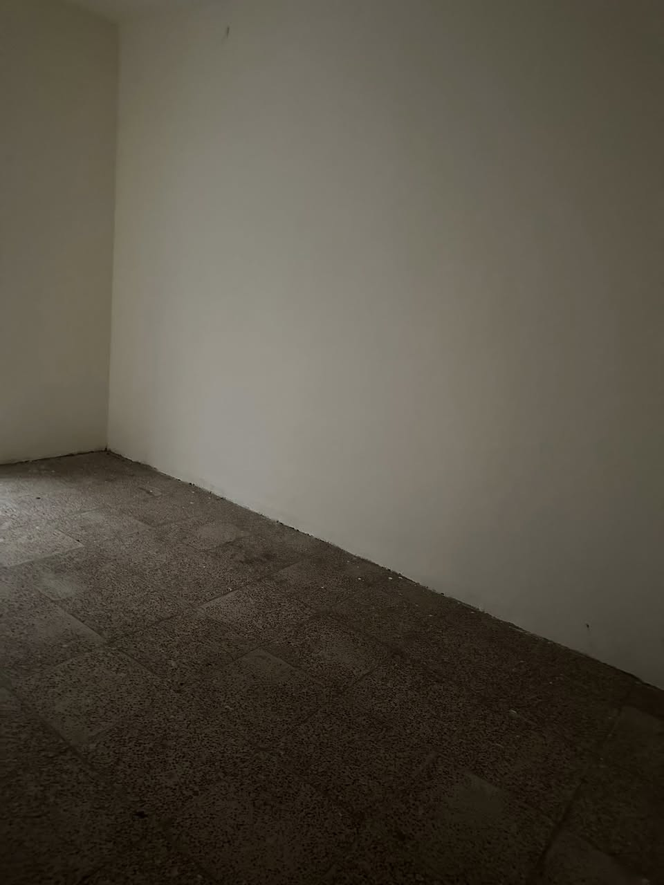 بيت للبيع في حي القاهره نزله جسر البنوك موقع مميز مطل عل شارع العام مساحه ٩٢م٢ واجهه ٤.٦٠نزال ٢٠م للاستفسار الاتصال على الرقم ***********
