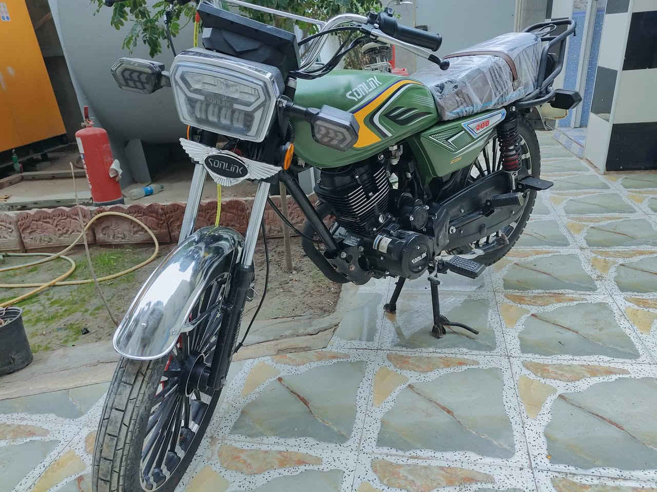 سيفان للبيع موديل 25 مكفوله السعر 850 وبيه مجال مكان بابل شوملي ***********
