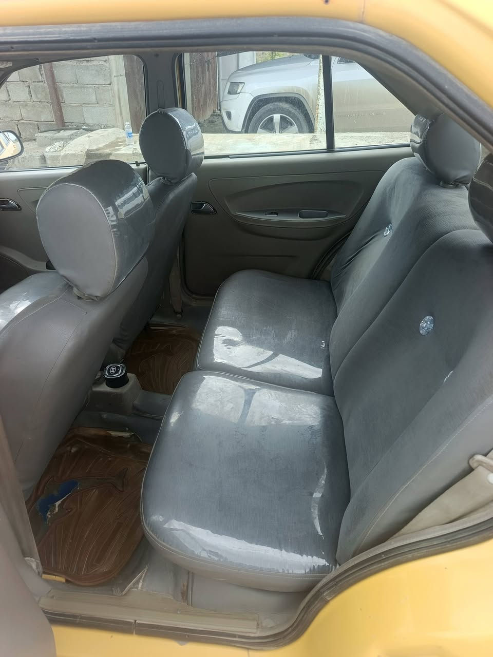 سلام عليكم
شيرين كوين موديل ٢٠١٠ رقم بغداد
مكينه ففتي ١٦٠٠ تبريد شغال 
باتري جديد سياره بلاديه بيه ضربه كلش خفيفه بالجنطه
‏‪***********‬‏ مكاني بعقوبه السعر ٣٨ وبيه مجال
