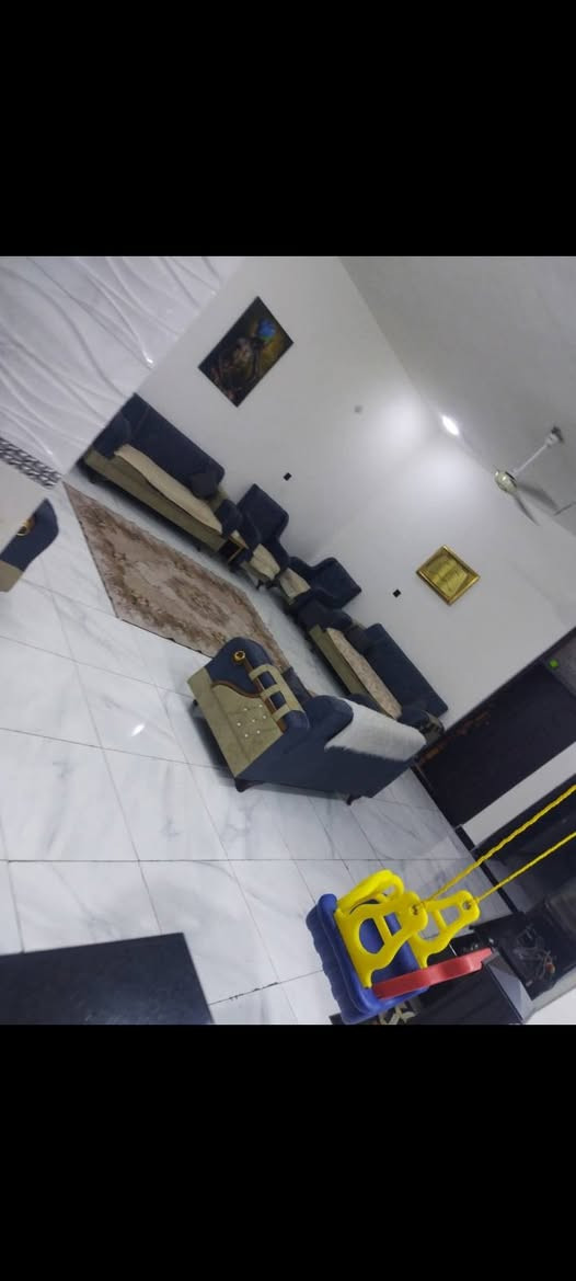 سلام عليكم بيت للبيع مساحة 300 متر استفسار اتصل *********** سعر مناسب دورة هور رجب قرب مدارس شارع العام يتكون من أربع غرف نوم وصاله داخليه وصاله ضيوف حمامات عدد 3 حديقة وكراج بناء 2025 طابو زراعي سند 25
