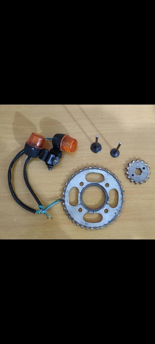 السلام عليكم للبيع دشلي و بكره سعرهن 5 و زوج زرازير سعرهن 5 و ولفات 01 اصليات شقالات  سعرهن 5 مكاني كوت زويرجات رقمي ***********
