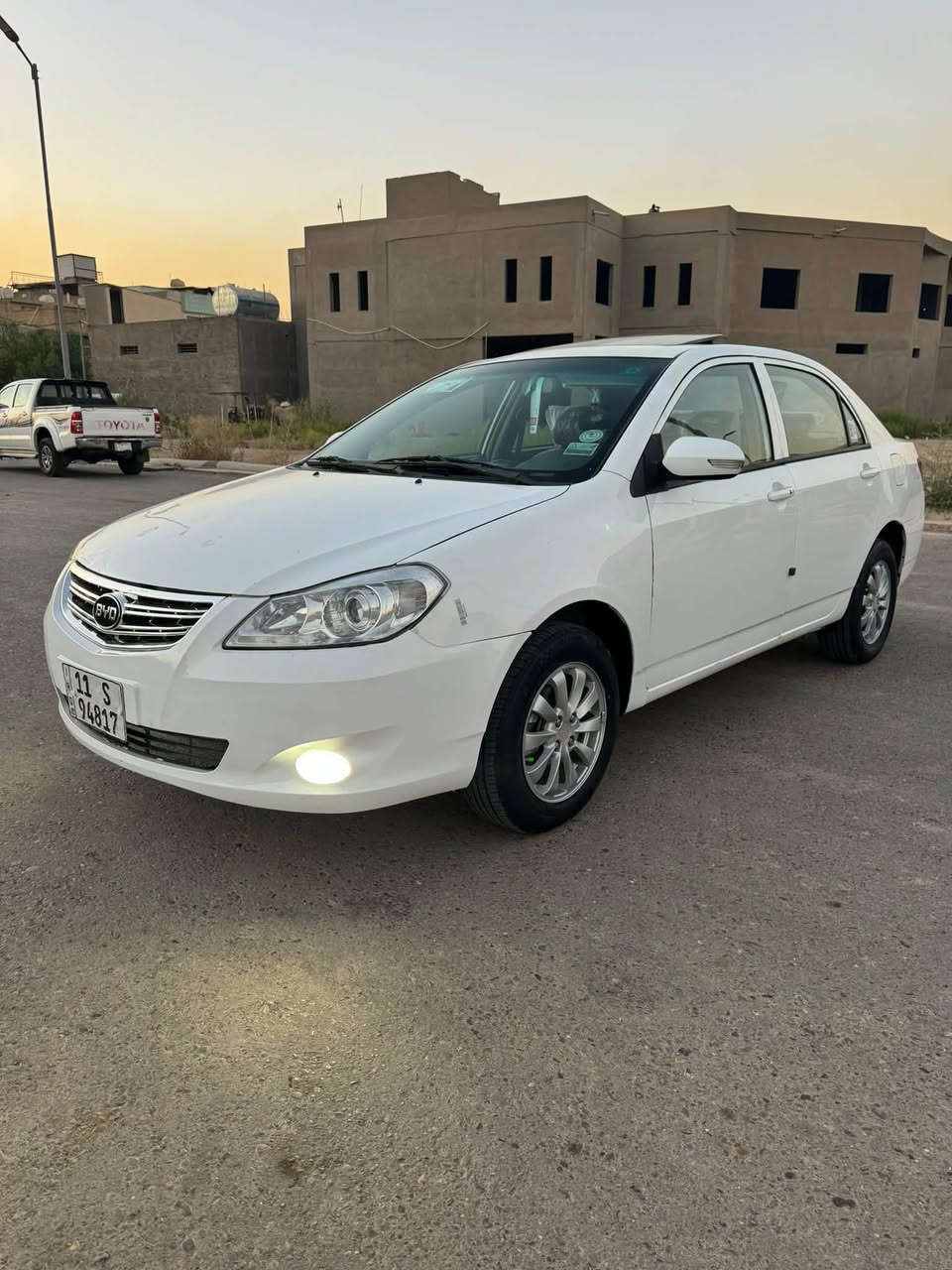 سلام عليكم للبيع بيوايدي جي ثري كير عادي المرغوب محرك وكير جدد صدر مامي خلفي جديد تخم تاير حساسات كامره تحكم ستيرن سايد روف سياره عل وضع شركة رقم نكليزي مصفره تحويل مباشر لا ضربه ولا تبديل صبغ شي بصيط جدا سعر ٥٩ وبيها مجال الشراي *********** مكاني بغداد
