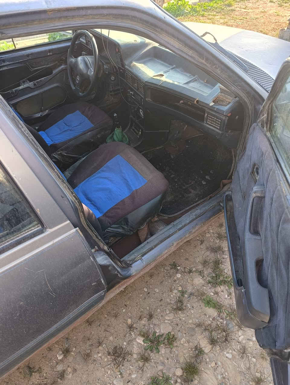 السلام عليكم عندي هاي الكديت اوبل كير مكينه حجم 18 سنويه ابيض تايرات جديد باتري جديد طخمها جديد السعر 9 اوراق وبي مجال ***********
