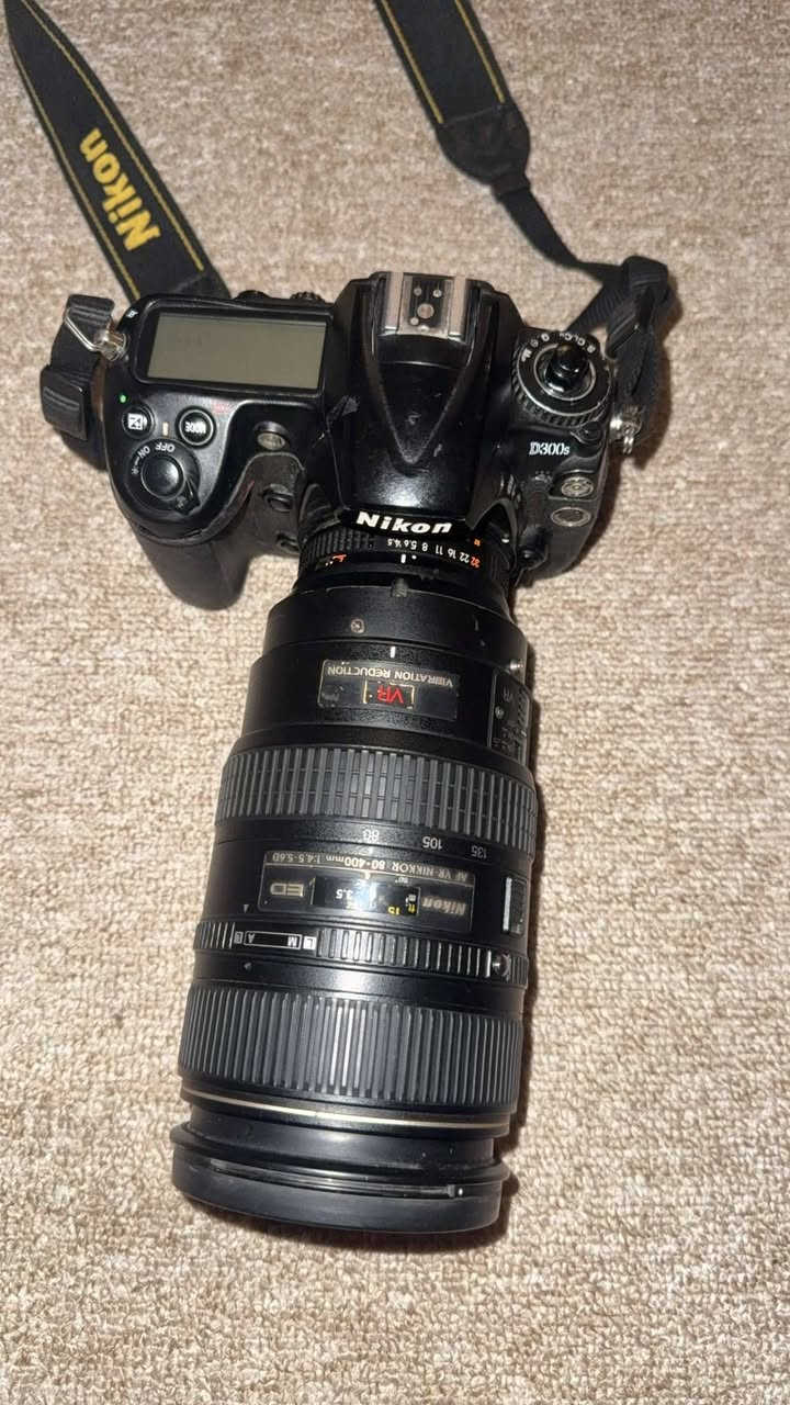 Nikon d300s
Nikon 80-400 vr
1patry u shahn
لێنزەکە vr ی ئیش ناکا ئۆتۆ فۆکەس بەشەرت 
کامێڕاکە ئەو پارچەی سەرەوەی پێوە نەماوە هی ئایسۆ بەڵام ئەتوانی لە شاشە ئابدیسۆی کەم و زیاد بکەی 
بەشەرت ئیش ئەکات زۆر بێ کێشەیە 
لێنزەکە بە جیاش ئەفرۆشم


**إذا كنت صاحب هذا الإعلان وتريد حذفه لأي سبب، رجاءا أرسل رسالة إلى الدعم الفني**