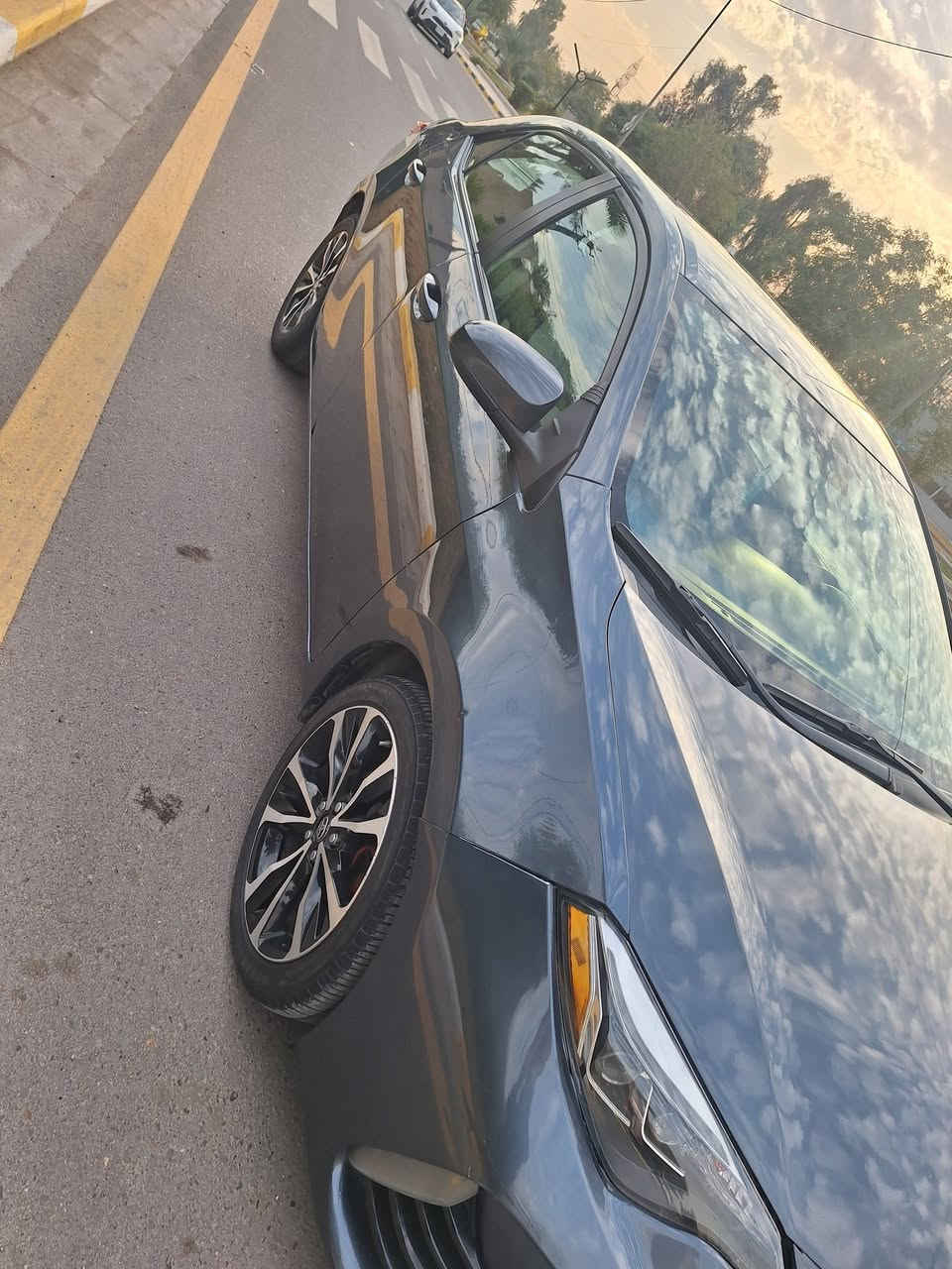 السلام عليكم للبيع كورلا 2018 فئة LE رقم بغداد سنويه نافذه صارله يومين  شرط التحويل لون فيلي  ماشيه 108 حادثه بنيد وجاملغ الايسر الباقي ممفول وموضح بالفديو والسونار محرك كير مكفولات تبريد صدر مكفول داخل والارضية مدوشمه سياره اي نقص مابيه السعر 125 مجال بسيط مكان السياره بغداد نفق الشرطه للإستفسار ***********/ ***********
