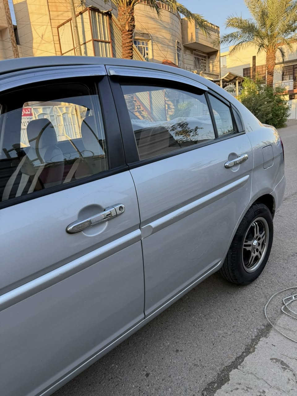 السلام عليكم للبيع اكسنت موديل 2009 خليجيه محرك 1600 كير محرك تبريد كاملات تخم ويلكب شاشه كامره بدون ضربه بدون صبغ السياره ماشيه 145كيلو  رقم ديالى مشروع وطني تحويل بغداد مباشر السعر 77$ وبيهة مجال مكاني بغداد الحريه للاتصال ***********
