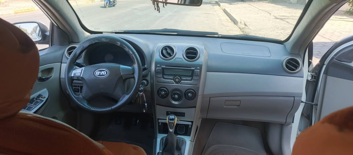 سلام عليكم بي واي دي جي 3 سياره بلاديه من كهربائيات تبريدها ثلج  كير محرك كفاله سياره عوزها بس هلالات بيها خياست عندي كاصلهن هلالات ودوس موجودات بس عندي ضرف واريد ابيع سعر 48بيها مجال للطيبين مكاني سبع البور أو شعله ***********
