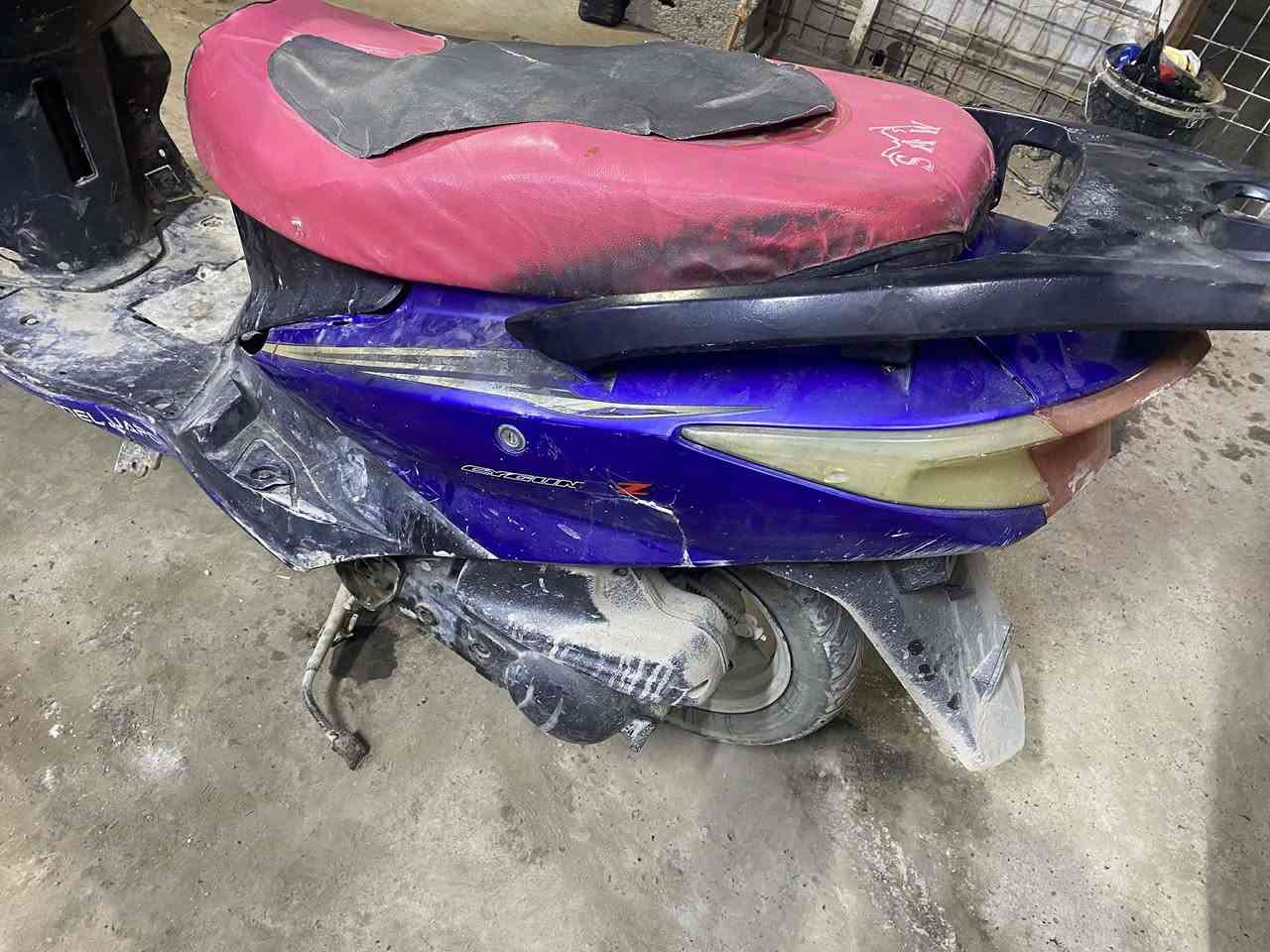 دراجه للبيع
دراجه يرادله ترتيب كامله شغاله نكره سلف بكل وكت دراجه حلو كامله ماكني شارع الطيار رقمي *********** السعر ١٢٥ وبيه مجال
