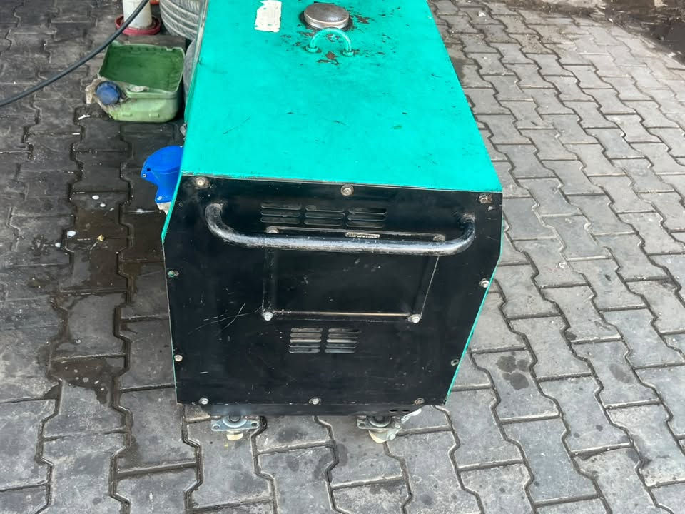 السلام عليكم
مولدة كاتم 30امبير للبيع 
مكاني نجف ***********
