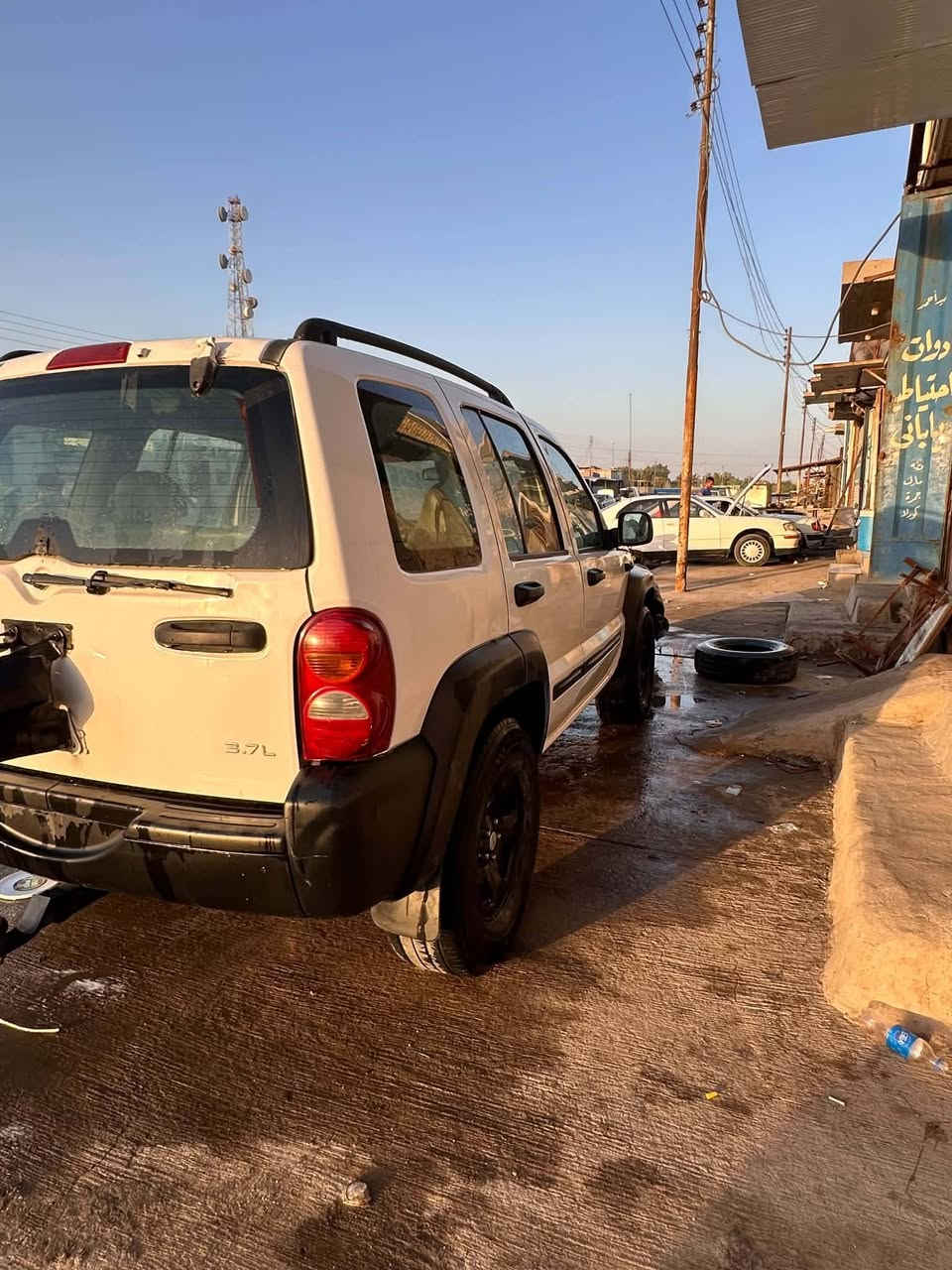 سلام عليكم جيب البيع موديل 2004مزاد الداخليه مكينه كير تخم تاير باتري دوشمه جديده مكفوله من الضربه والكلبه كتابه المزايده بسمي معه عمل وكاله السعر 47وبيه مجال مكاني ذي قار الرفاعي ***********
