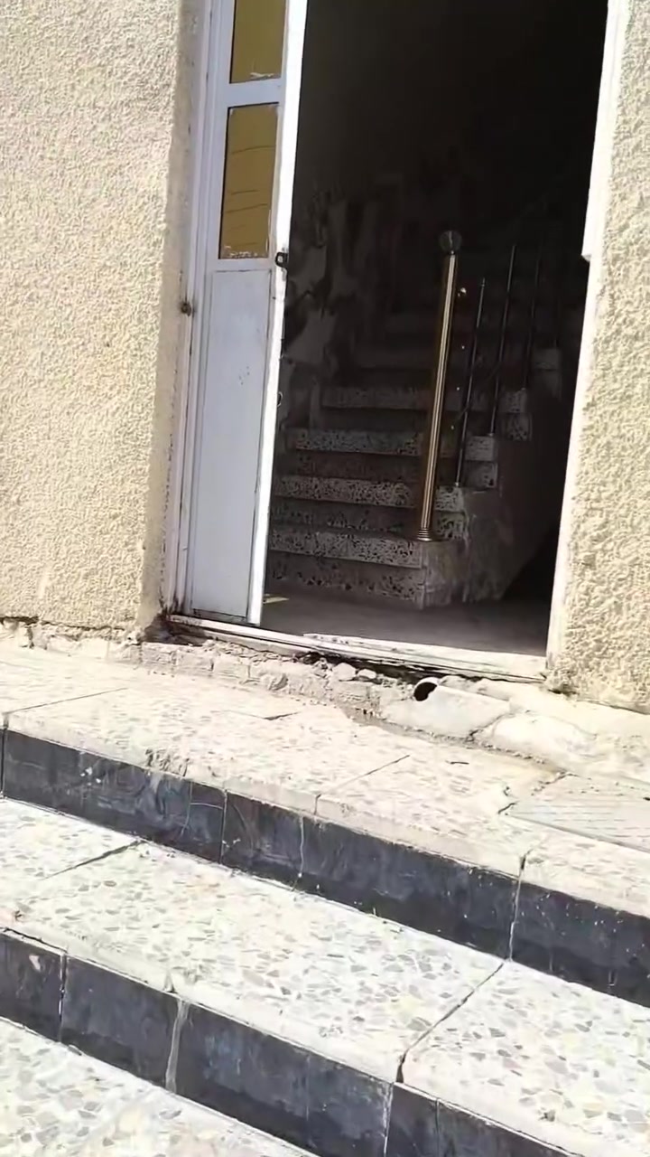 للإيجار – مشتمل مستقل بموقع تجاري مميز 🏢
✨ فرصة ممتازة للسكن أو للاستثمار التجاري.
📍 الموقع: البلديات – الصحفيين – قرب قلعة لبنان.
━━━━━━━━━━━━━━
🔹 مشتمل مستقل واسع المساحة. 🔹 غرفتان نوم. 🔹 صالة كبيرة وواسعة. 🔹 صحيات. 🔹 استخدام السطح بالكامل. 🔹 يقع على الشارع التجاري العام (ركن)، مما يمنحه موقعًا بارزًا وسهل الوصول
━━━━━━━━━━━━━━ .
⭐ مناسب جدًا لـ: • عيادة طبية. • مختبر تحليلات. • مكتب هندسي أو قانوني. • مركز تجميل. • أي نشاط مهني أو تجاري آخر.... او سكن عائلي 
📞 للاستفسار والمعاينة: ***********
