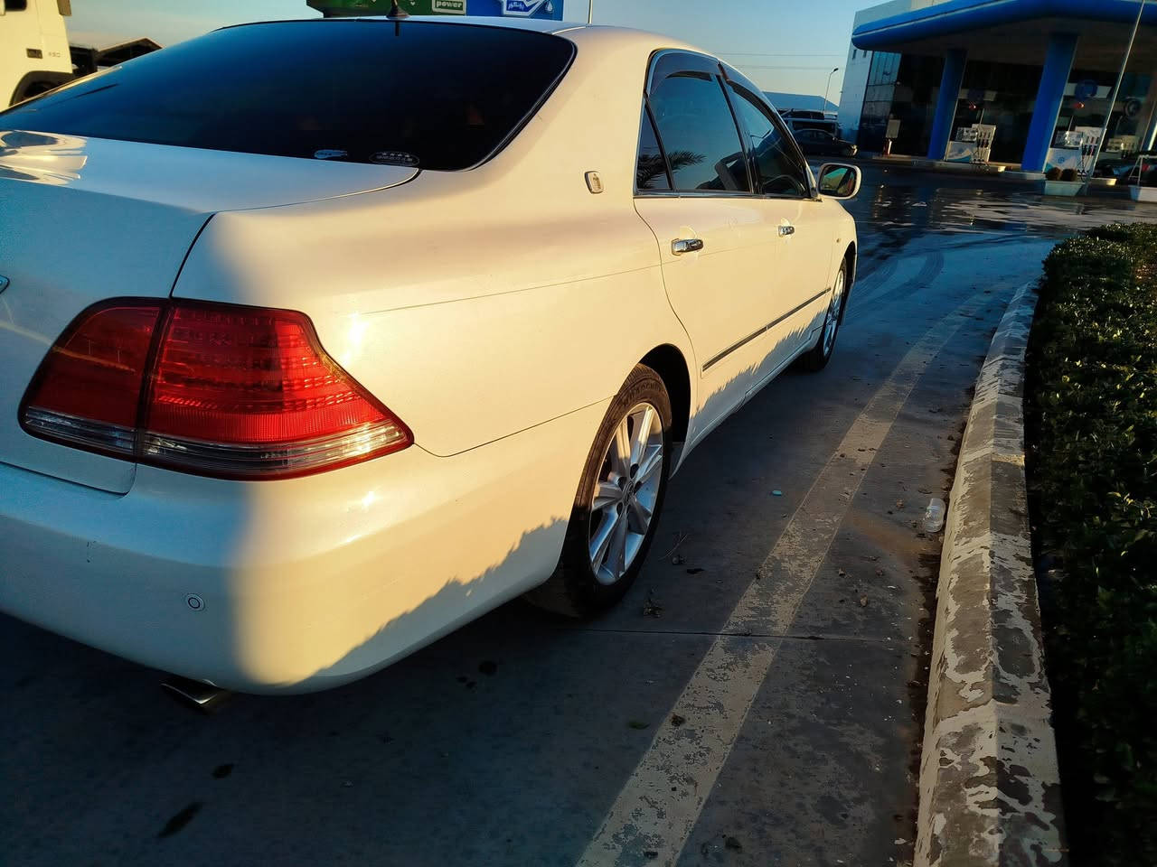 به ناوی خوای گه و ره
شاهینه ٢٠٠٥
بڕاوه
182
ڕۆیاڵ
ناو پرته قالی جڵد
ده حمو لێدراوی نیه
سه قفی بۆیاغی نیه شه پۆلو قوپی نیه وه ک شو شه یه
دو ڕه نگی نیه
گیڕو مه کینه به شه رت 
ته برید ساردو گه رم
کونی گه رمی گیراوه
برێکی به ستراوه
کوشنه کانی نه دڕاوه
جۆزه ی ساڵۆن سای به س تراوه 
شا شه 
سوکان کا ره با به رزو نزم
 ڤۆڵیۆم
ساج سور ساجه کانی نه ش کاوه
توندو تۆڵه
دوکه ڵی نیه
کاره بای هه موی مه ز بوته 
ئاوێنه شه فت
به س مه ی دوای حوڕ کرا وه
نرخی ٤٩ مه جالێکی برایانه
جوابی کۆمێنت ناده مه وه
مشته ری نامه بێنره یان ته له فون بکه
شوێن ـچوارقوڕنه ـ ڕانیه 
ژ٠م ***********
