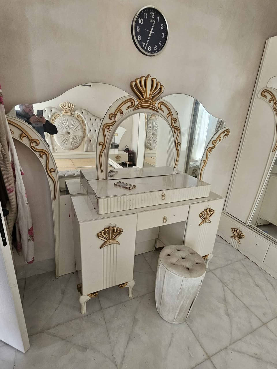 غرفه نوم تركي تسع قطع ويشد ويا النقل 700 من معرض اياد ويوسف》***********》***********》 كركوك, العراق
