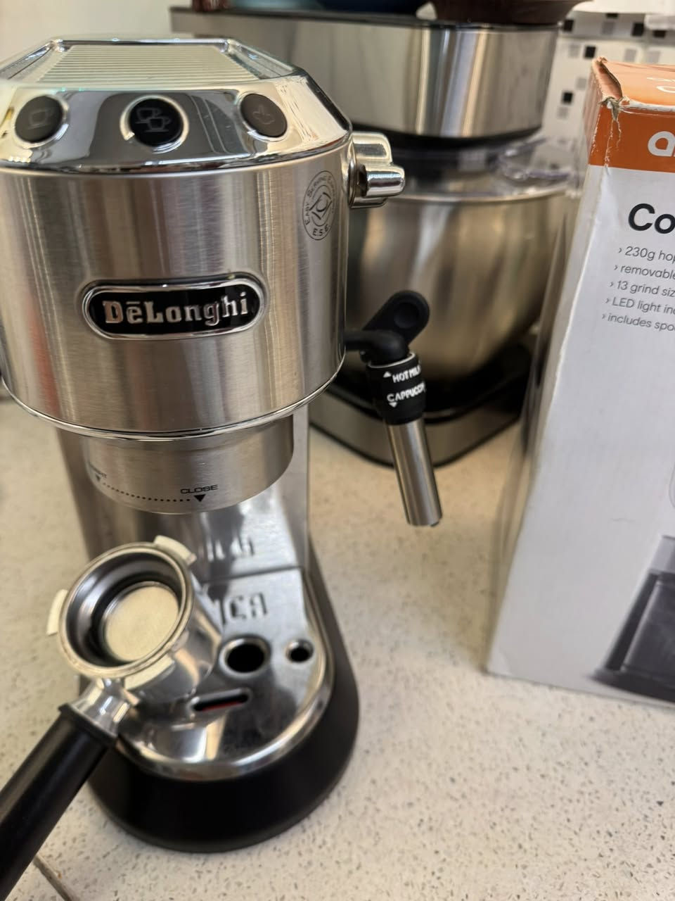 مكينة ديلونجي مع طاحونة
مكينة ديلونجي ديدكا ١٥٠ الف
طاحونة ٧٥ الف
***********
