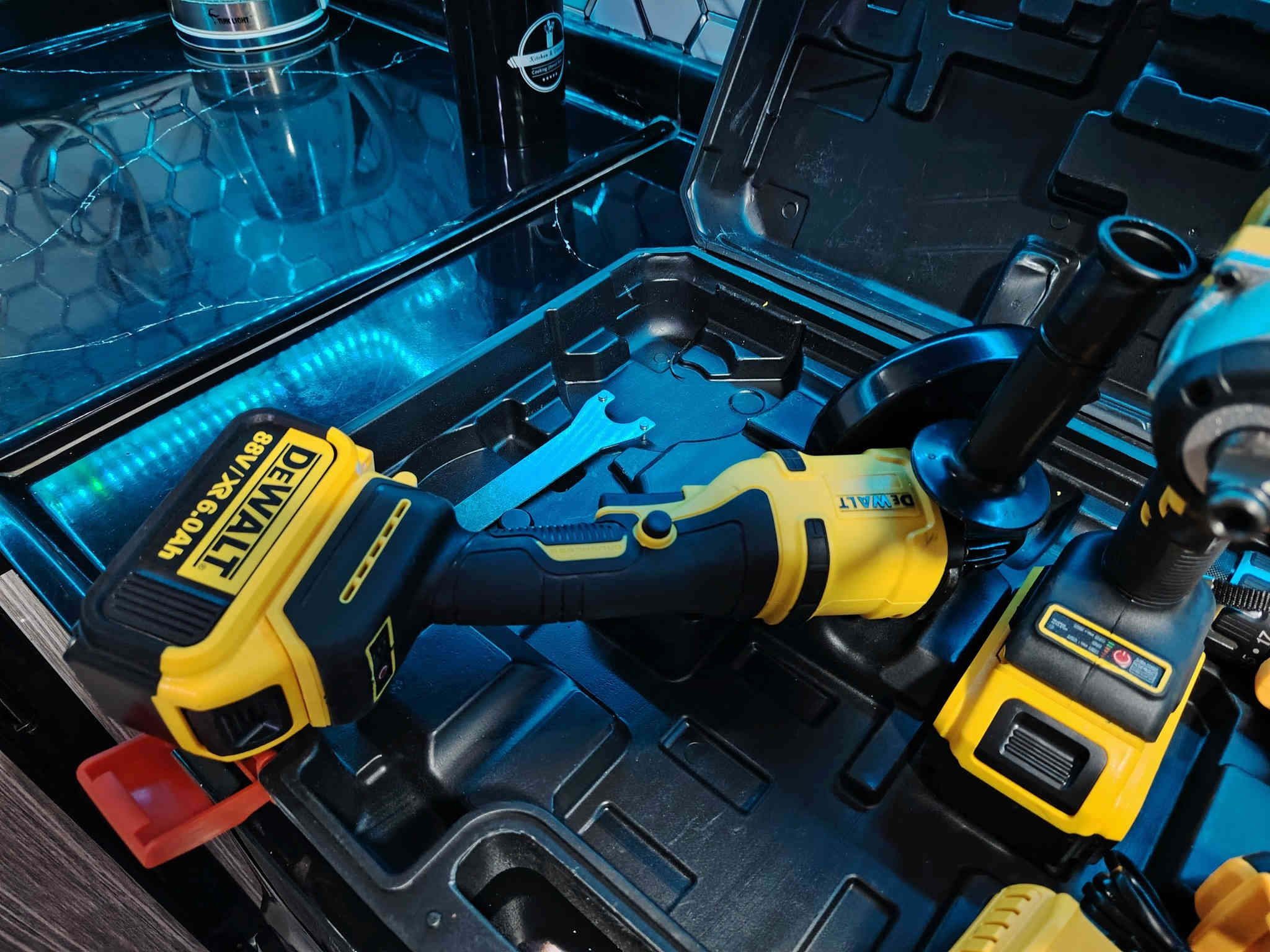 سلام عليكم دريل شحن او دريل لقمه او كوسره ١٢٥ حجم شاحنه سوبر جارج ٧٥ وتوصيل مجاني وذا انتا تجي تأخذه ٣ تقص من السعر كركوك *********** واحد اذار بطارية ٢٠٢٥موديل
