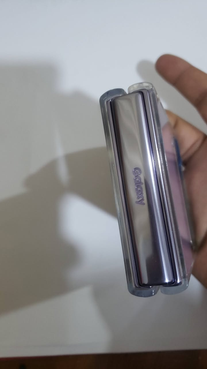 السلام عليكم ورحمة الله وبركاتة سامسونج كلكسي z flip 4 ذ 128 جهاز نظيف 100/100 اي مشكلة مابي جهاز جديد بحالة الوكالة مكاني بغداد *********** سعر 290الف
