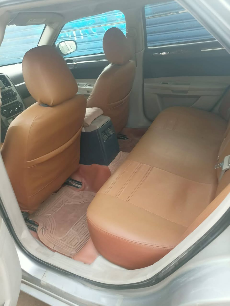 السلام عليكم سياره اوباما للبيع  موديل 2007 فول مواصفات وارد كندي مصبوغه القماره ومبدل جاملغ الامامي  سياره باسمي
سعره 100 ورقه   وبيها مجال
اذا اكو مراوس سوناتا او النترا 
*********** البصرة, العراق
