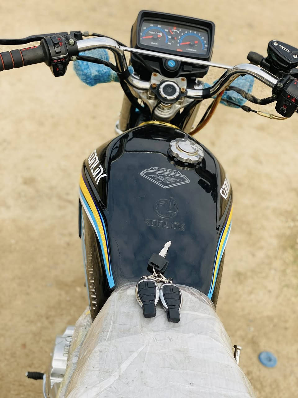 دراجه للبيع 2024
سلام عليكم دراجه موديل 24 نازله ب25 دراجه مكينه 200 cc دراجه كامله ما بيها نقص كلشي شغال بصمات تشغيل عن بعد او وبصمه ثالثه تشغيل يدوي اوراق موجوده بس منفيس او كارتونيه كهربائيات كلها شغاله 
عنوان بغداد 

رقم *********** 

السعر 650
