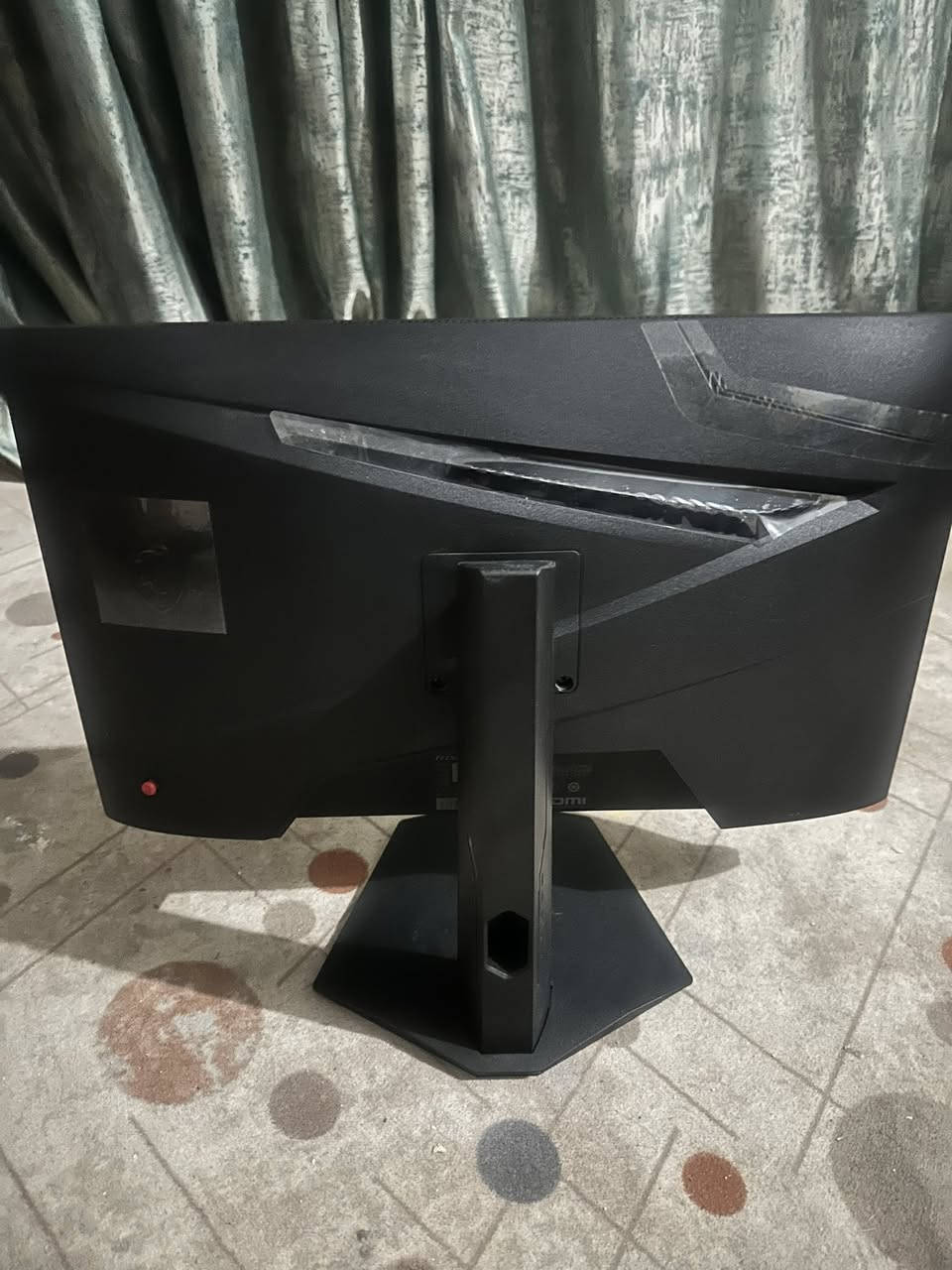 سلام عليكم 
واتساب ***********

شاشه نضيفه كلش خير من الله 
Msi 180hz ips  فول HD
قياس 24
كامل ملحقات
